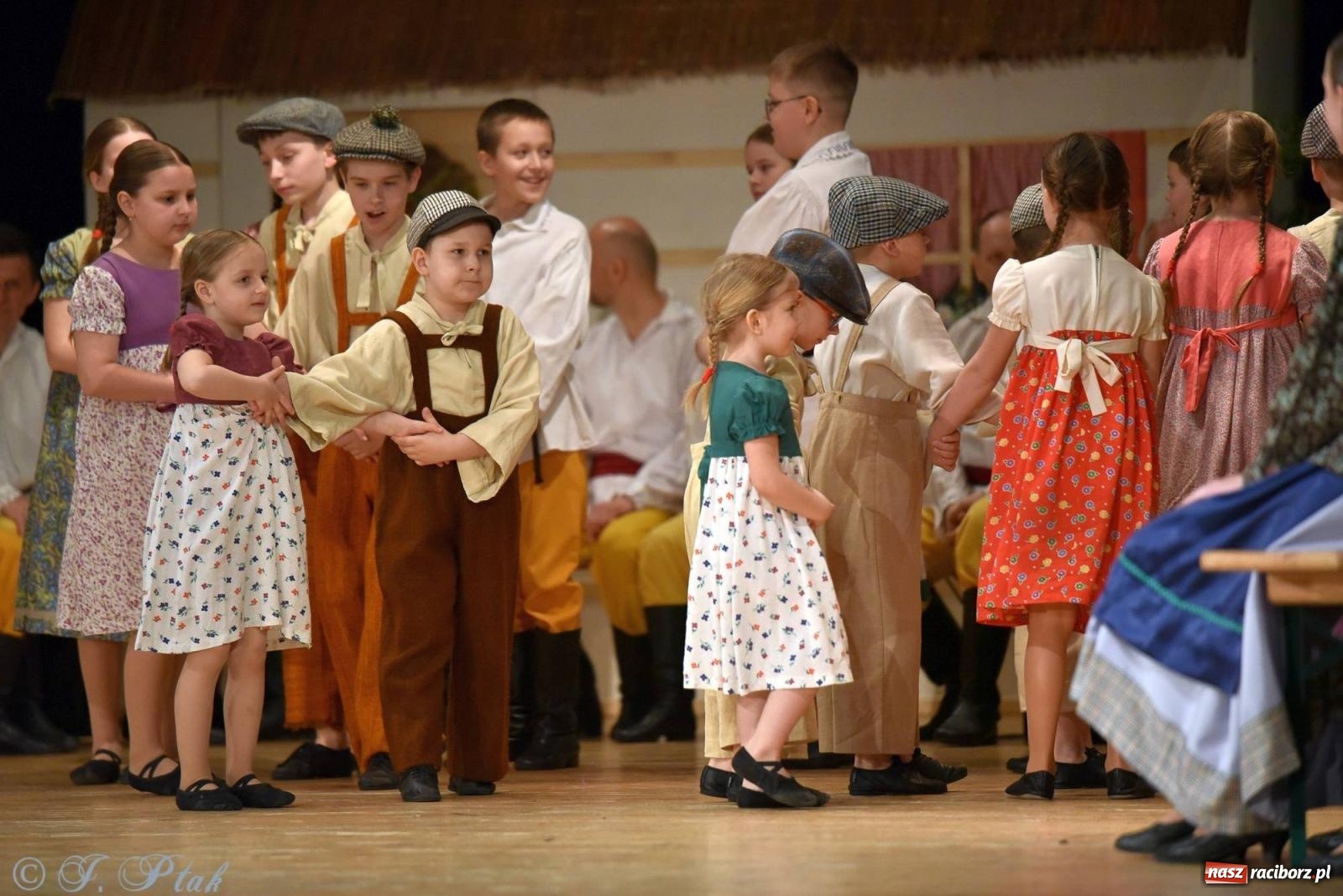 Zdjęcie w galerii na portalu naszraciborz.pl: Źródło wystawiło w RCK Wesele śląskie. Piękne widowisko pełne folkloru [FOTO i WIDEO] wiadomości z regionu