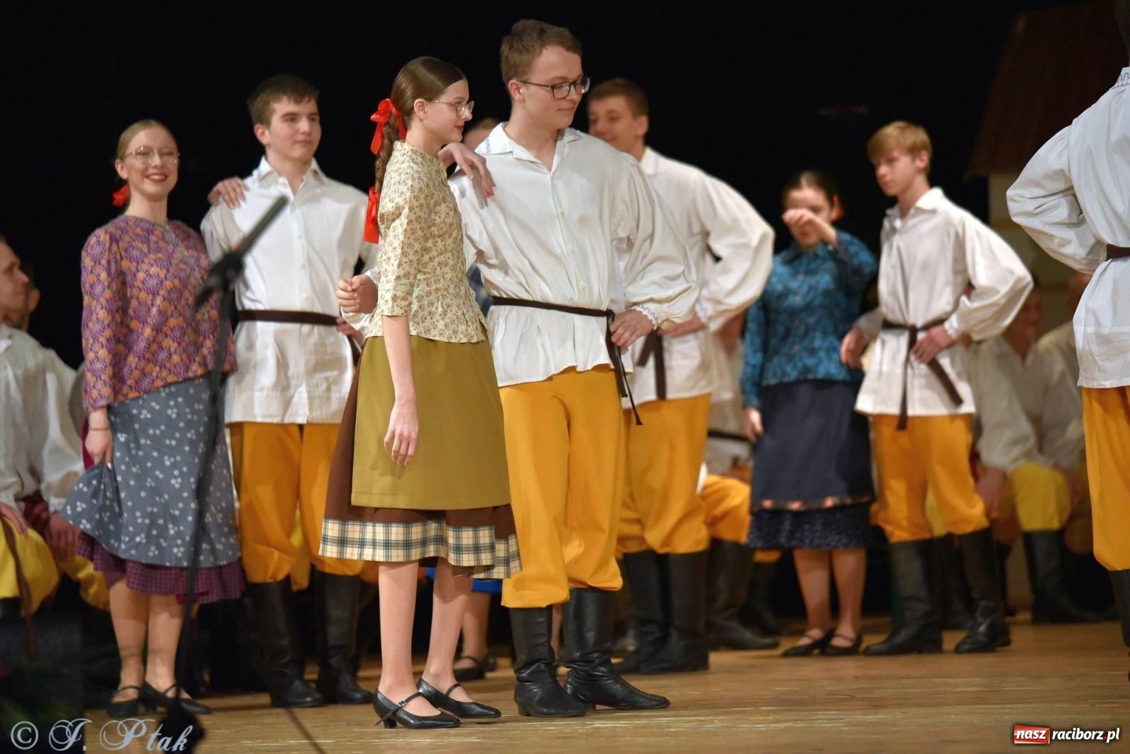 Zdjęcie w galerii na portalu naszraciborz.pl: Źródło wystawiło w RCK Wesele śląskie. Piękne widowisko pełne folkloru [FOTO i WIDEO] wiadomości z regionu