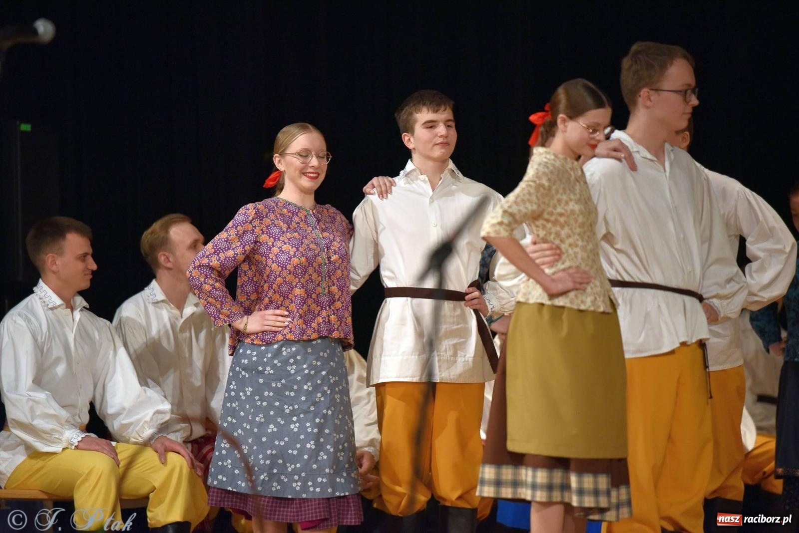 Zdjęcie w galerii na portalu naszraciborz.pl: Źródło wystawiło w RCK Wesele śląskie. Piękne widowisko pełne folkloru [FOTO i WIDEO] wiadomości z regionu