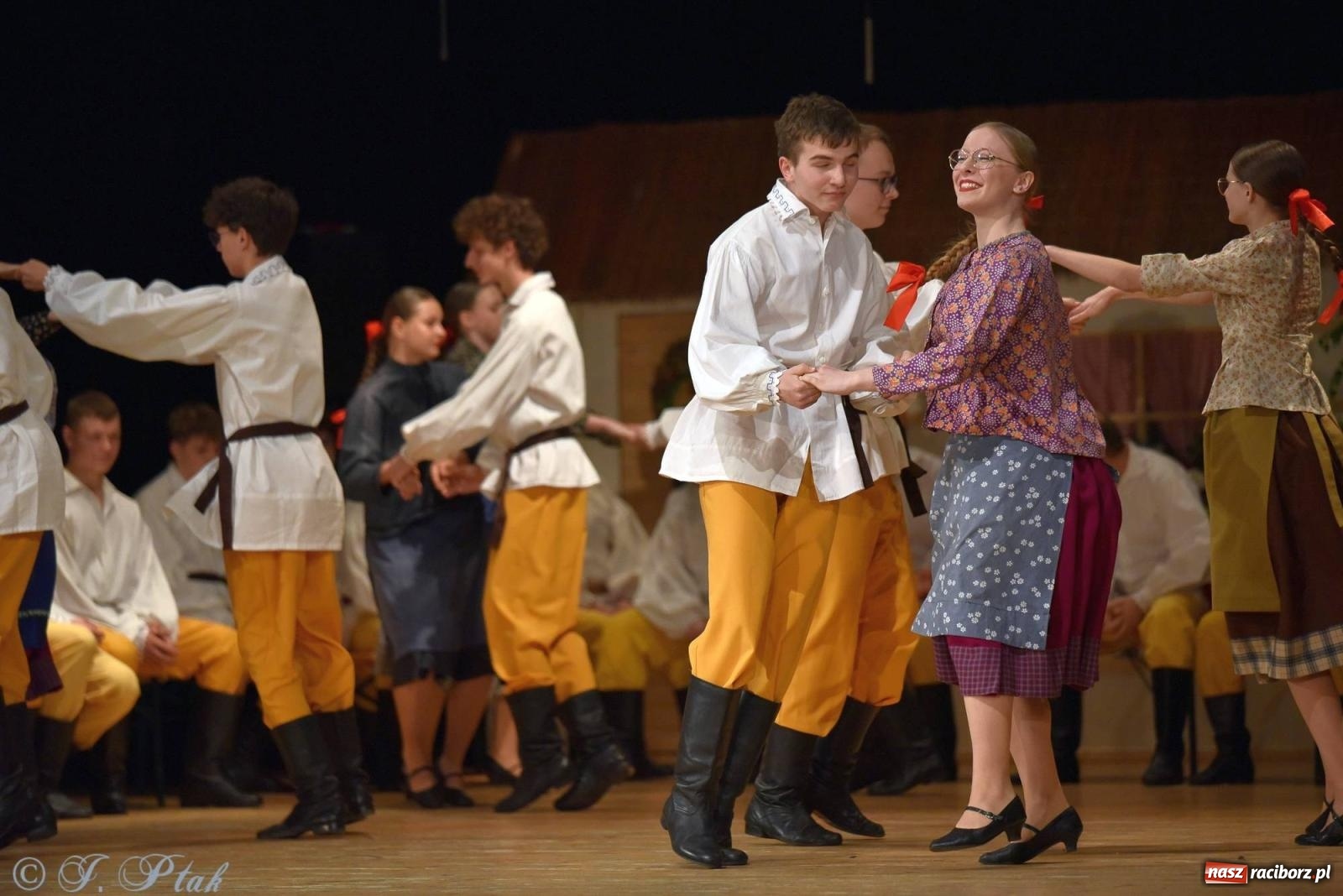 Zdjęcie w galerii na portalu naszraciborz.pl: Źródło wystawiło w RCK Wesele śląskie. Piękne widowisko pełne folkloru [FOTO i WIDEO] wiadomości z regionu