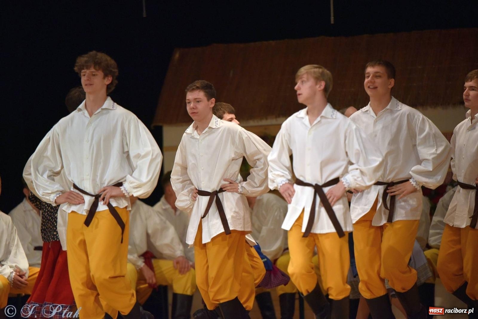 Zdjęcie w galerii na portalu naszraciborz.pl: Źródło wystawiło w RCK Wesele śląskie. Piękne widowisko pełne folkloru [FOTO i WIDEO] wiadomości z regionu