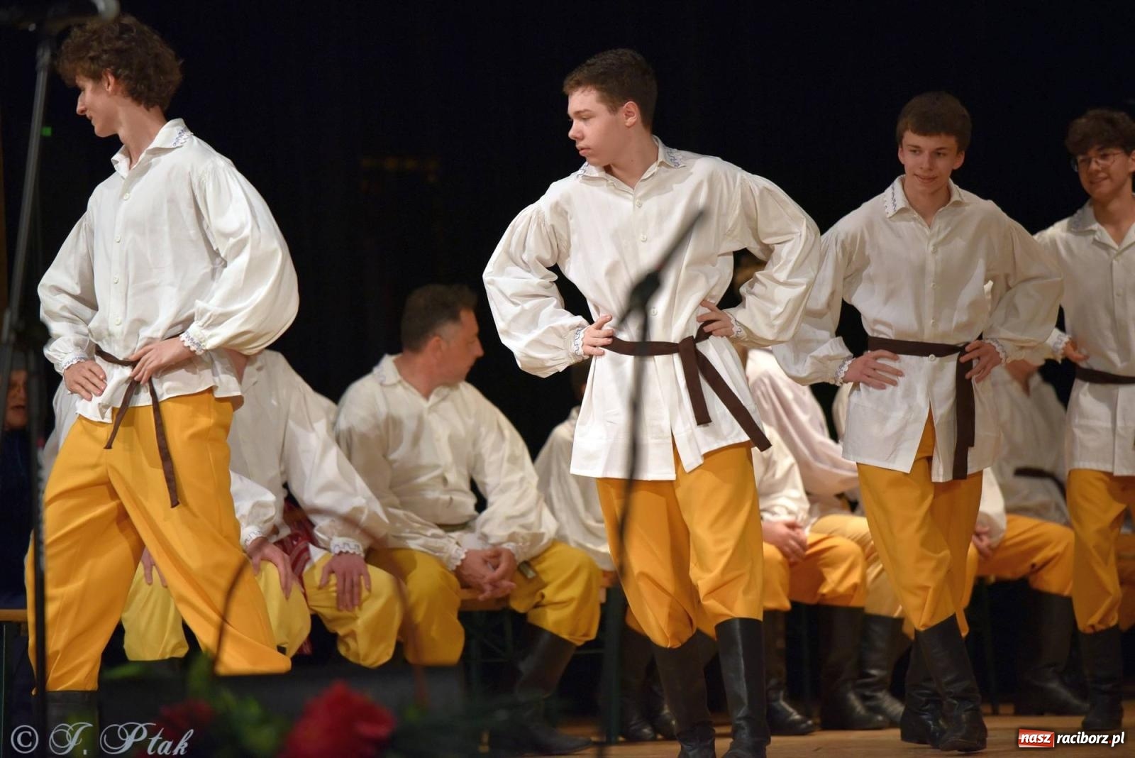 Zdjęcie w galerii na portalu naszraciborz.pl: Źródło wystawiło w RCK Wesele śląskie. Piękne widowisko pełne folkloru [FOTO i WIDEO] wiadomości z regionu