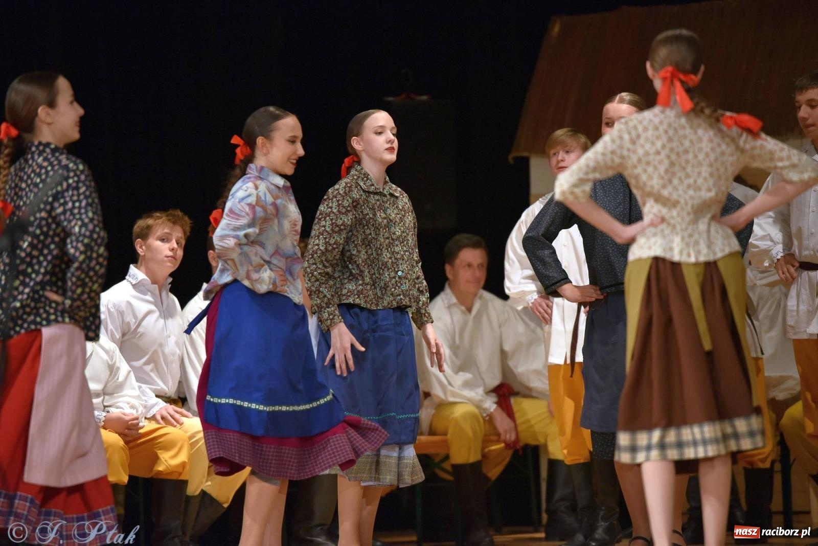 Zdjęcie w galerii na portalu naszraciborz.pl: Źródło wystawiło w RCK Wesele śląskie. Piękne widowisko pełne folkloru [FOTO i WIDEO] wiadomości z regionu