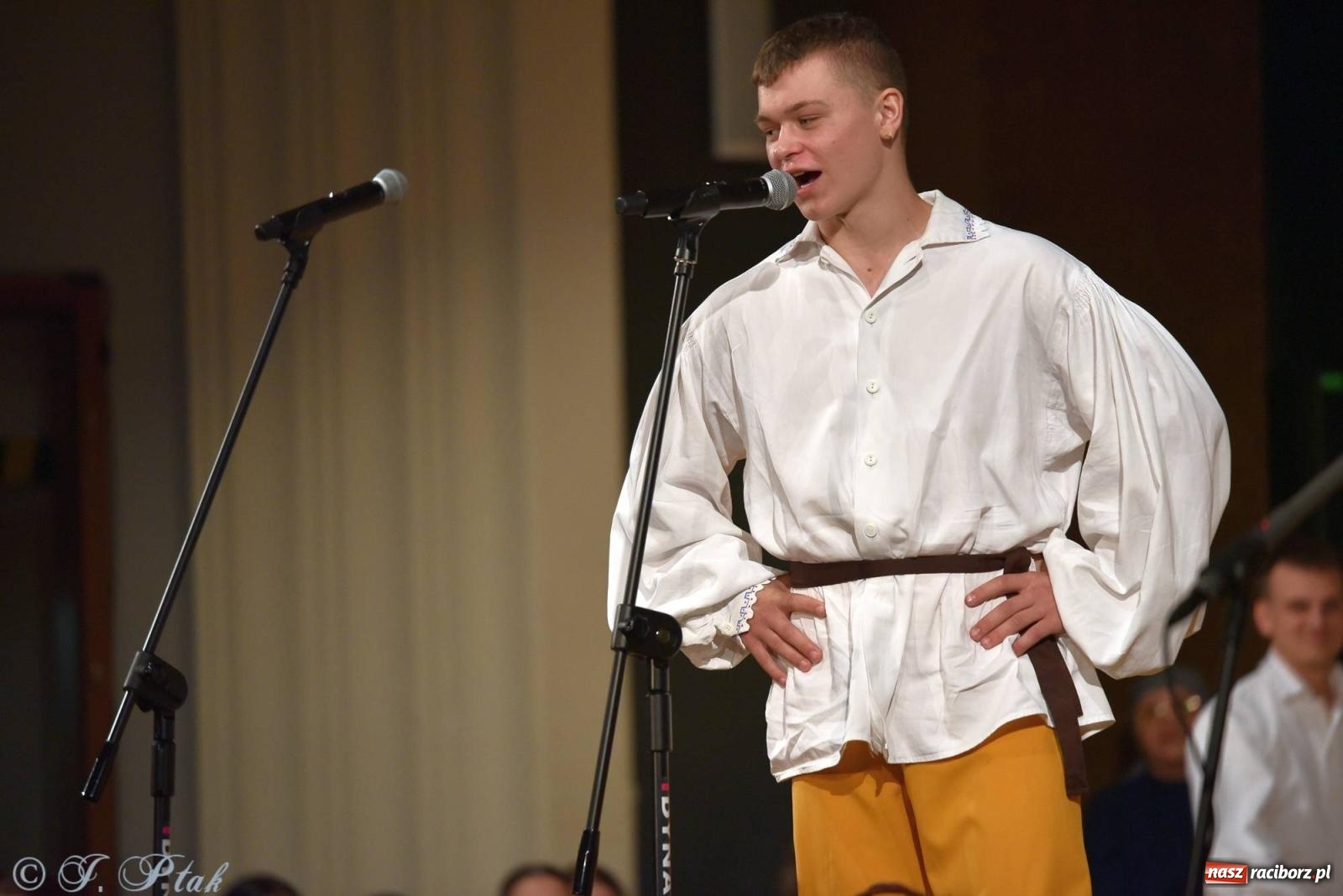 Zdjęcie w galerii na portalu naszraciborz.pl: Źródło wystawiło w RCK Wesele śląskie. Piękne widowisko pełne folkloru [FOTO i WIDEO] wiadomości z regionu