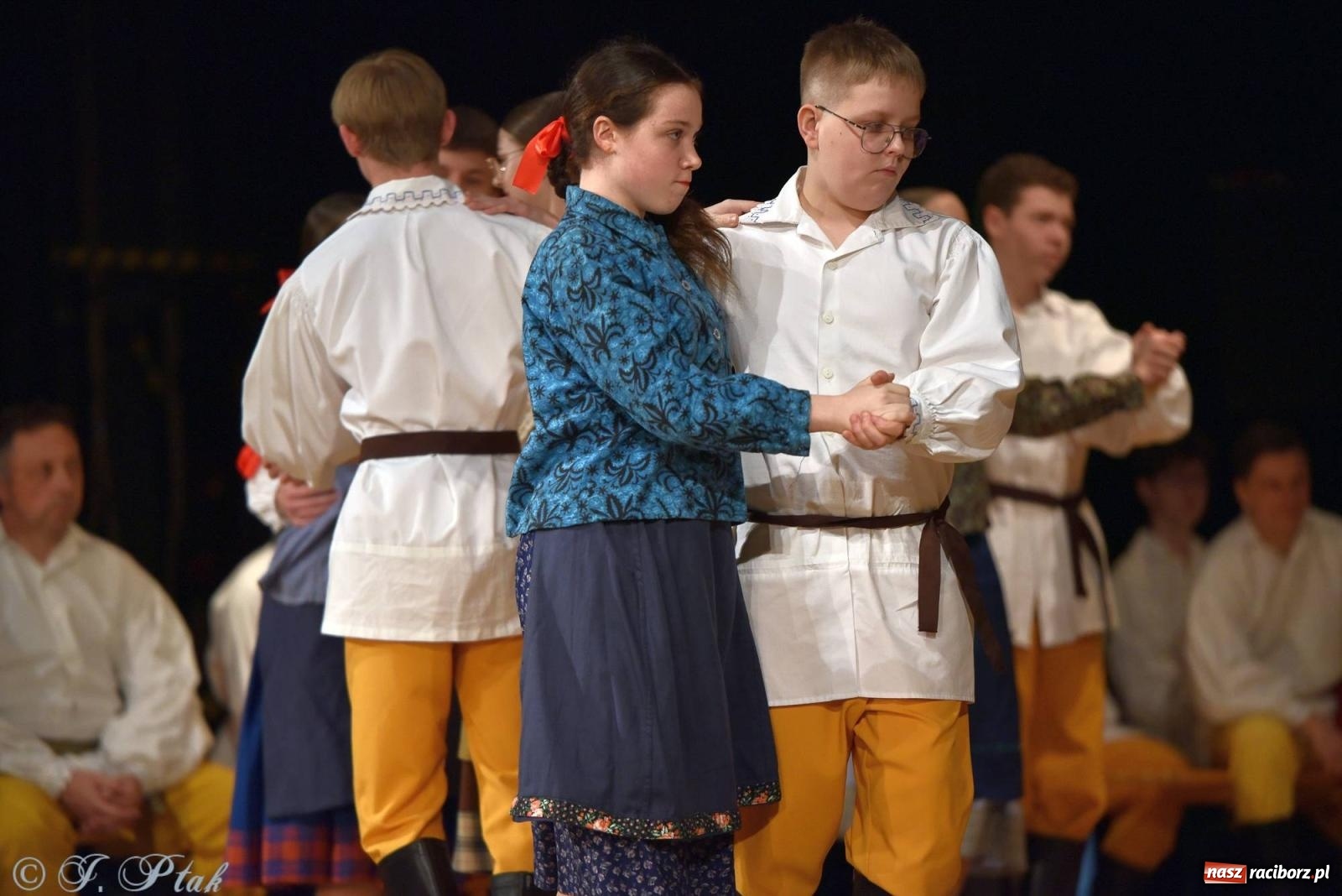 Zdjęcie w galerii na portalu naszraciborz.pl: Źródło wystawiło w RCK Wesele śląskie. Piękne widowisko pełne folkloru [FOTO i WIDEO] wiadomości z regionu