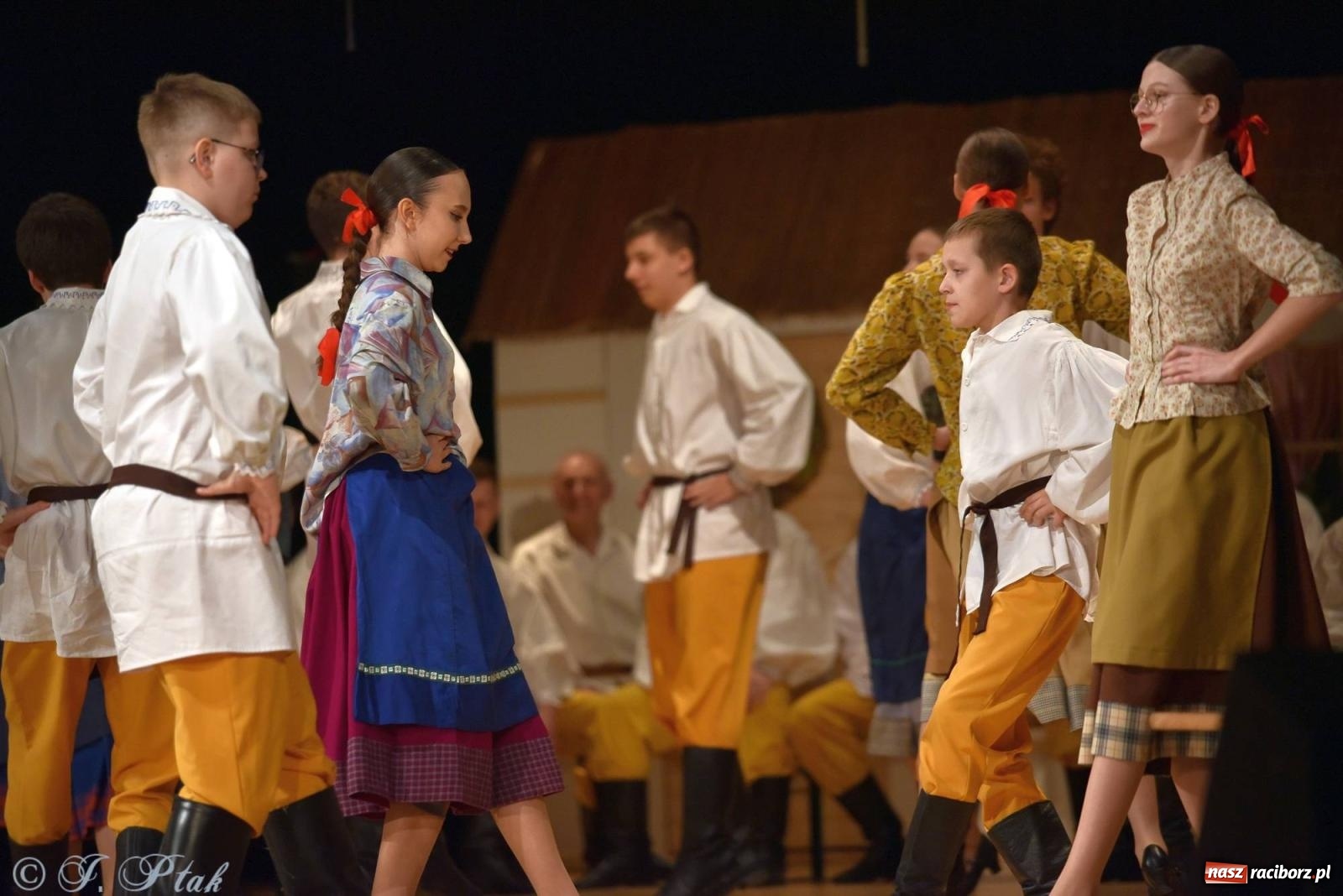 Zdjęcie w galerii na portalu naszraciborz.pl: Źródło wystawiło w RCK Wesele śląskie. Piękne widowisko pełne folkloru [FOTO i WIDEO] wiadomości z regionu