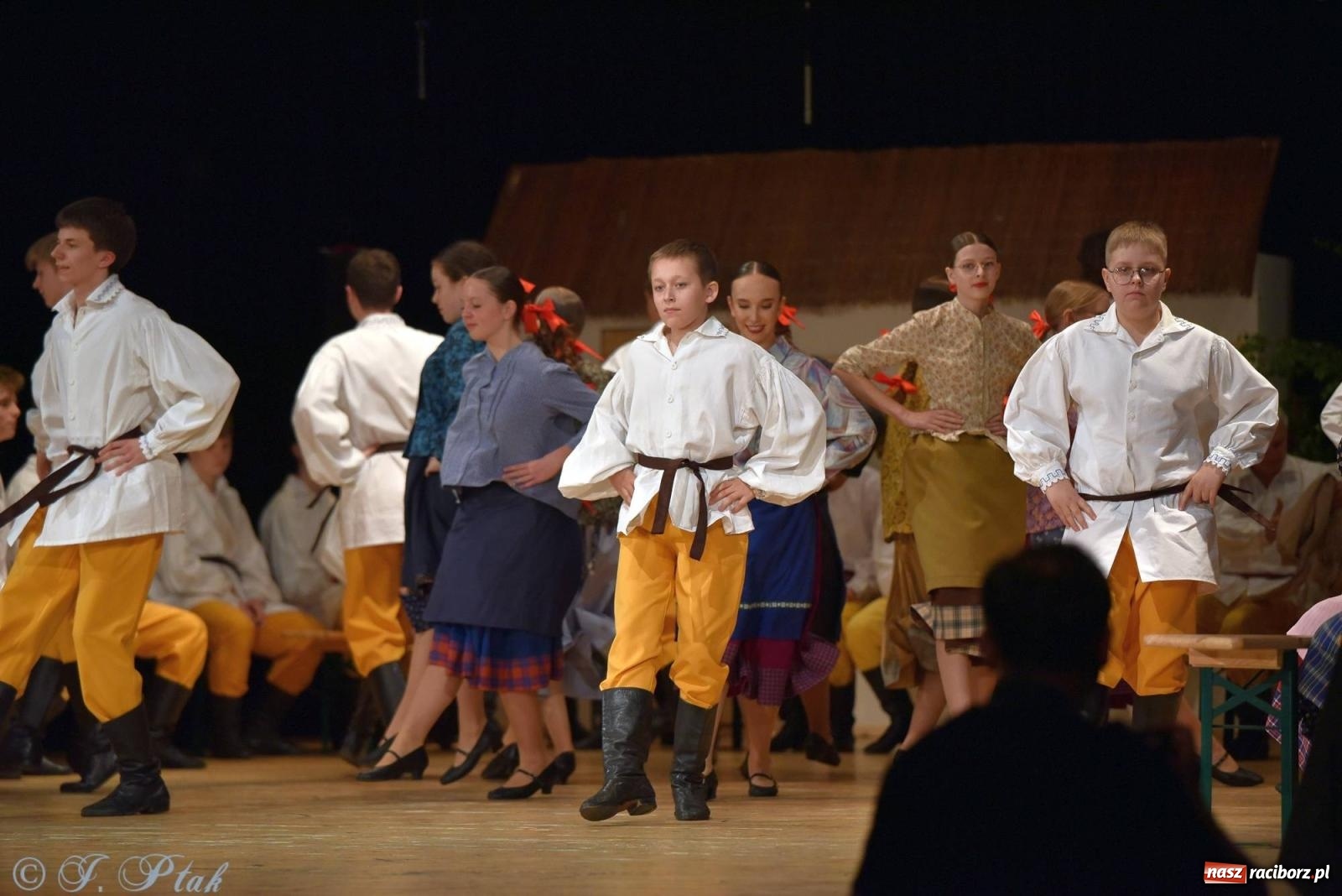 Zdjęcie w galerii na portalu naszraciborz.pl: Źródło wystawiło w RCK Wesele śląskie. Piękne widowisko pełne folkloru [FOTO i WIDEO] wiadomości z regionu