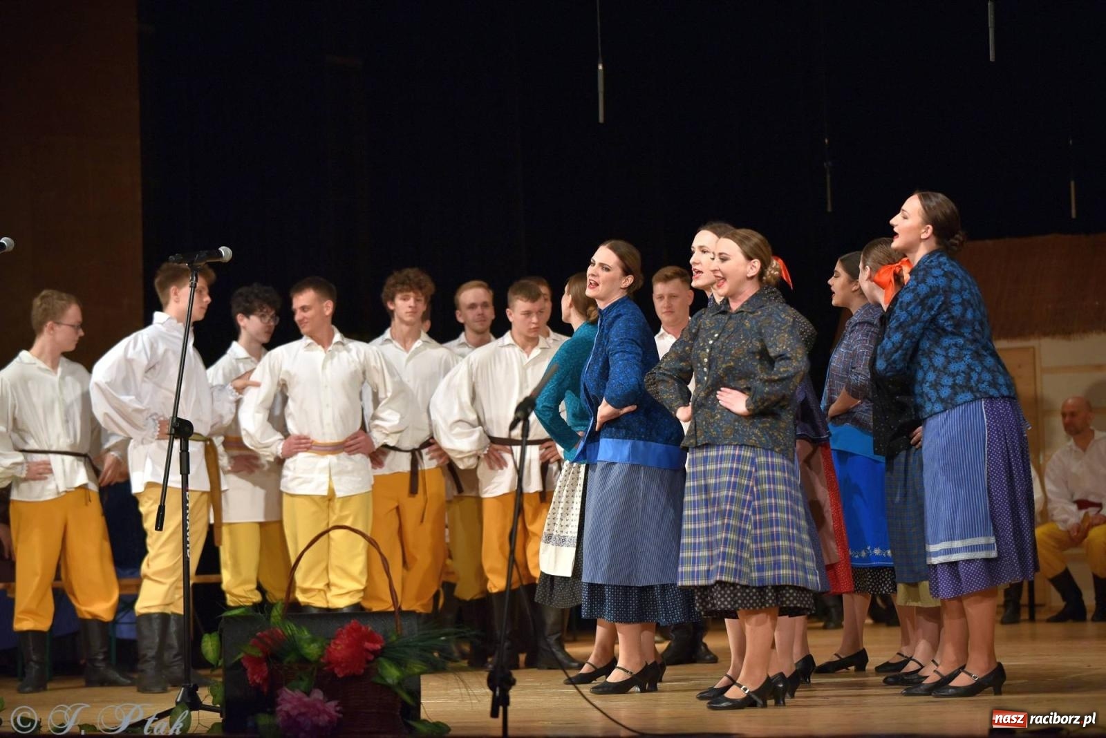 Zdjęcie w galerii na portalu naszraciborz.pl: Źródło wystawiło w RCK Wesele śląskie. Piękne widowisko pełne folkloru [FOTO i WIDEO] wiadomości z regionu