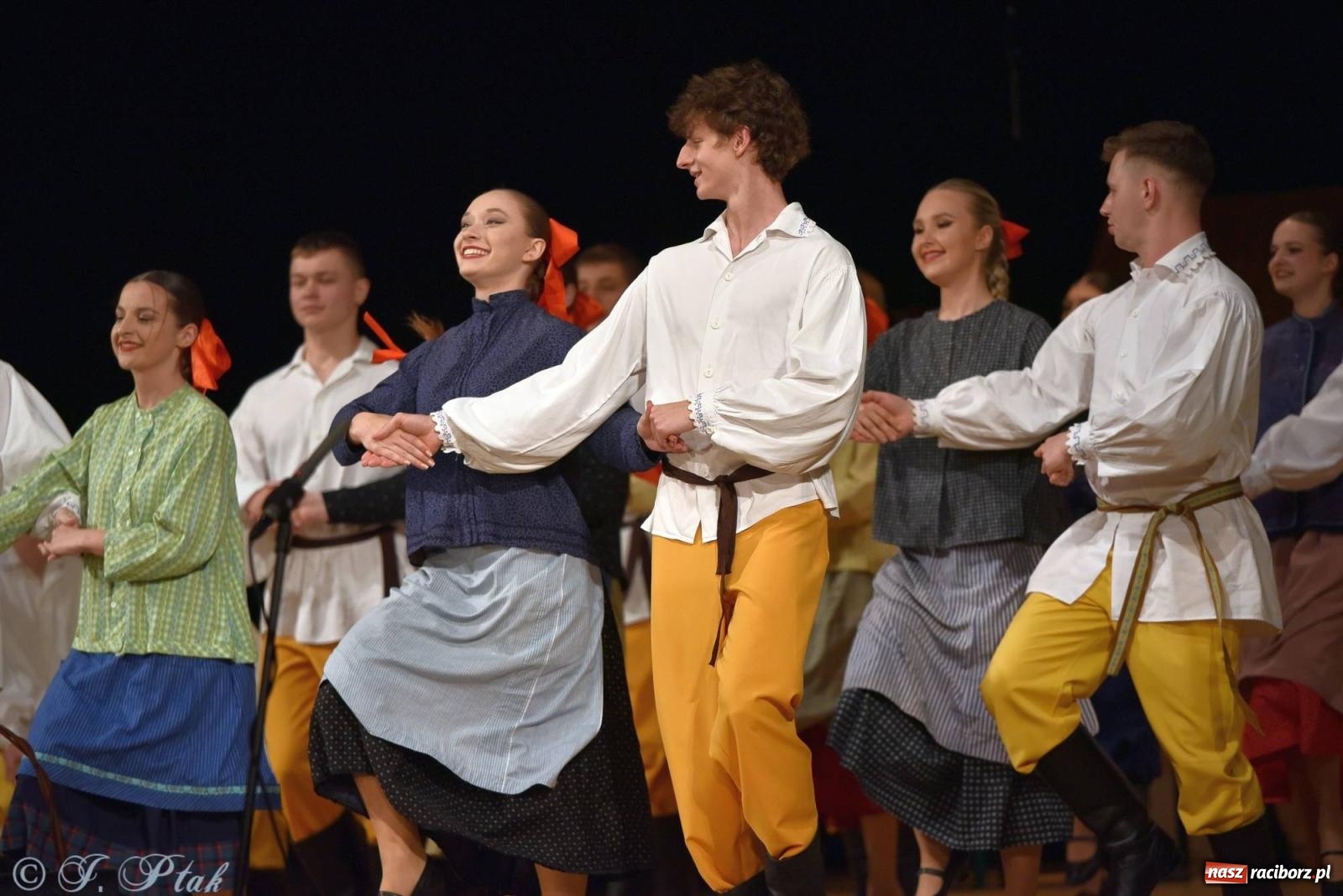 Zdjęcie w galerii na portalu naszraciborz.pl: Źródło wystawiło w RCK Wesele śląskie. Piękne widowisko pełne folkloru [FOTO i WIDEO] wiadomości z regionu