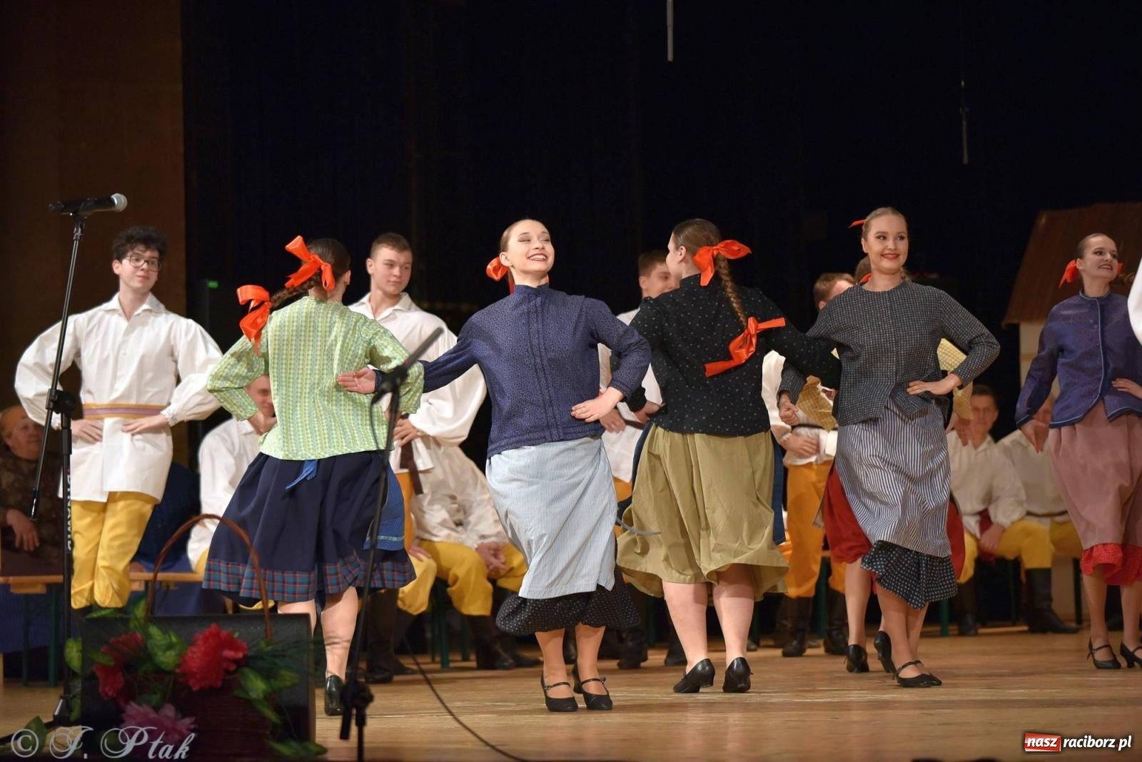 Zdjęcie w galerii na portalu naszraciborz.pl: Źródło wystawiło w RCK Wesele śląskie. Piękne widowisko pełne folkloru [FOTO i WIDEO] wiadomości z regionu