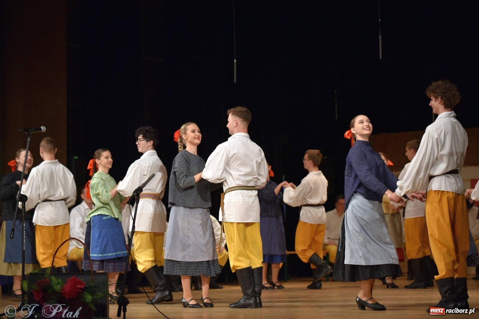 Zdjęcie w galerii na portalu naszraciborz.pl: Źródło wystawiło w RCK Wesele śląskie. Piękne widowisko pełne folkloru [FOTO i WIDEO] wiadomości z regionu