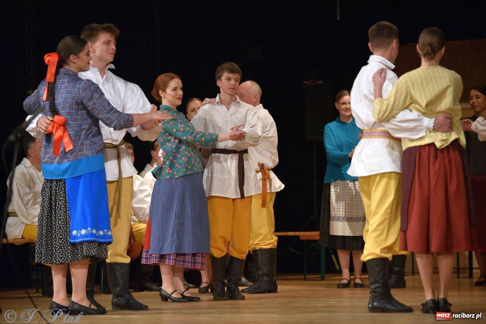 Zdjęcie w galerii na portalu naszraciborz.pl: Źródło wystawiło w RCK Wesele śląskie. Piękne widowisko pełne folkloru [FOTO i WIDEO] wiadomości z regionu