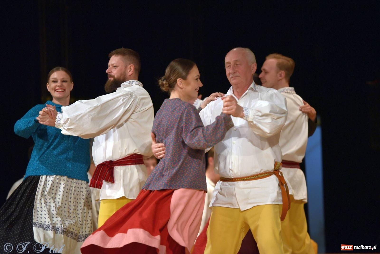 Zdjęcie w galerii na portalu naszraciborz.pl: Źródło wystawiło w RCK Wesele śląskie. Piękne widowisko pełne folkloru [FOTO i WIDEO] wiadomości z regionu