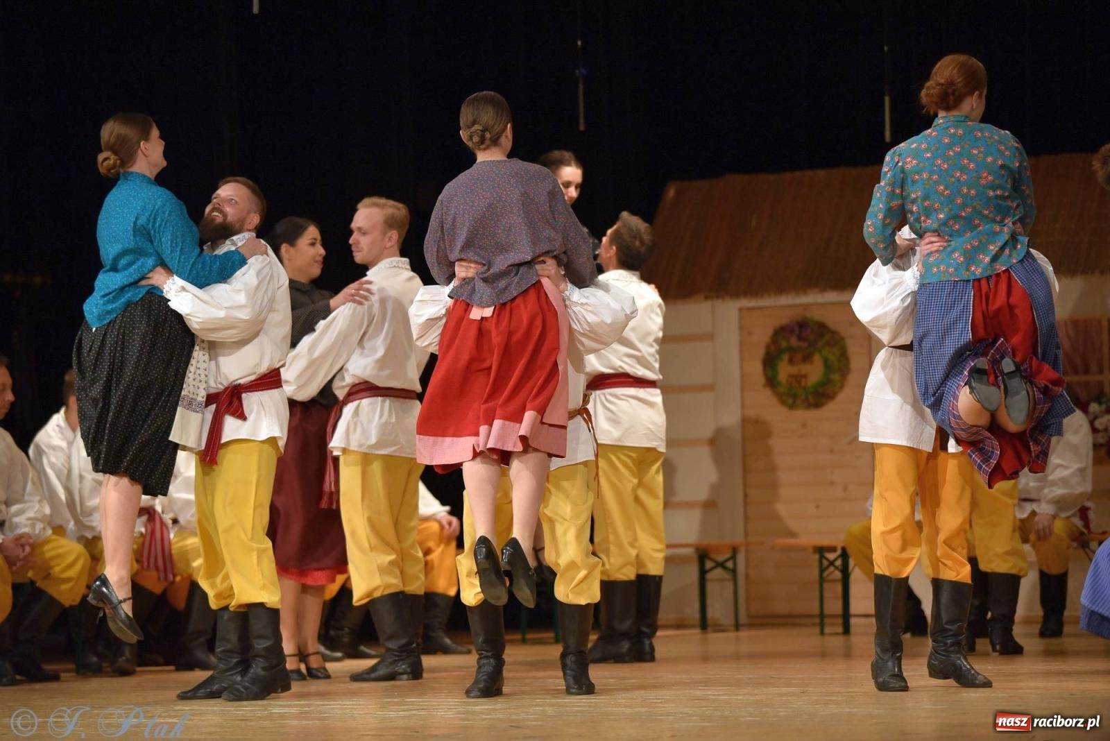 Zdjęcie w galerii na portalu naszraciborz.pl: Źródło wystawiło w RCK Wesele śląskie. Piękne widowisko pełne folkloru [FOTO i WIDEO] wiadomości z regionu