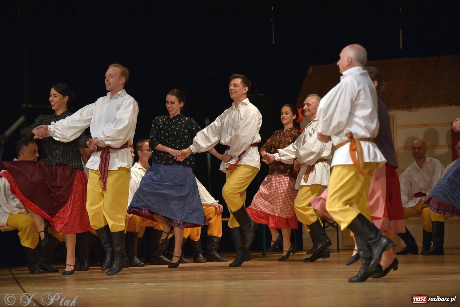 Zdjęcie w galerii na portalu naszraciborz.pl: Źródło wystawiło w RCK Wesele śląskie. Piękne widowisko pełne folkloru [FOTO i WIDEO] wiadomości z regionu