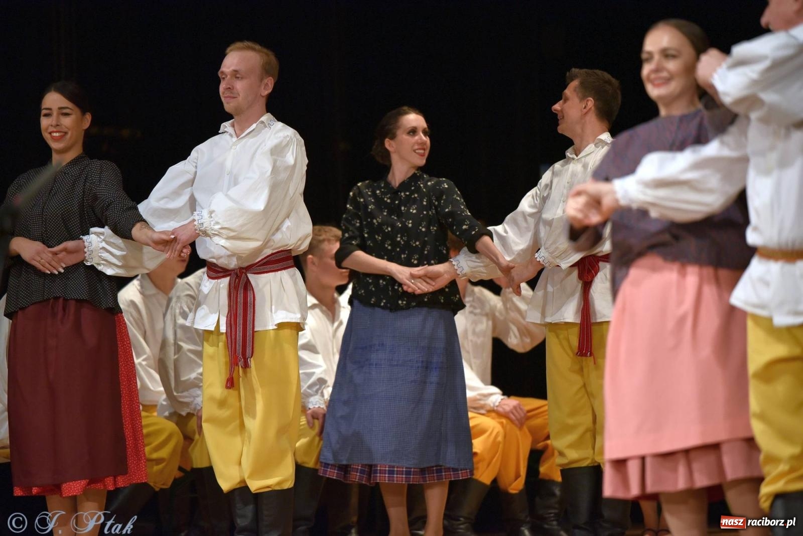 Zdjęcie w galerii na portalu naszraciborz.pl: Źródło wystawiło w RCK Wesele śląskie. Piękne widowisko pełne folkloru [FOTO i WIDEO] wiadomości z regionu