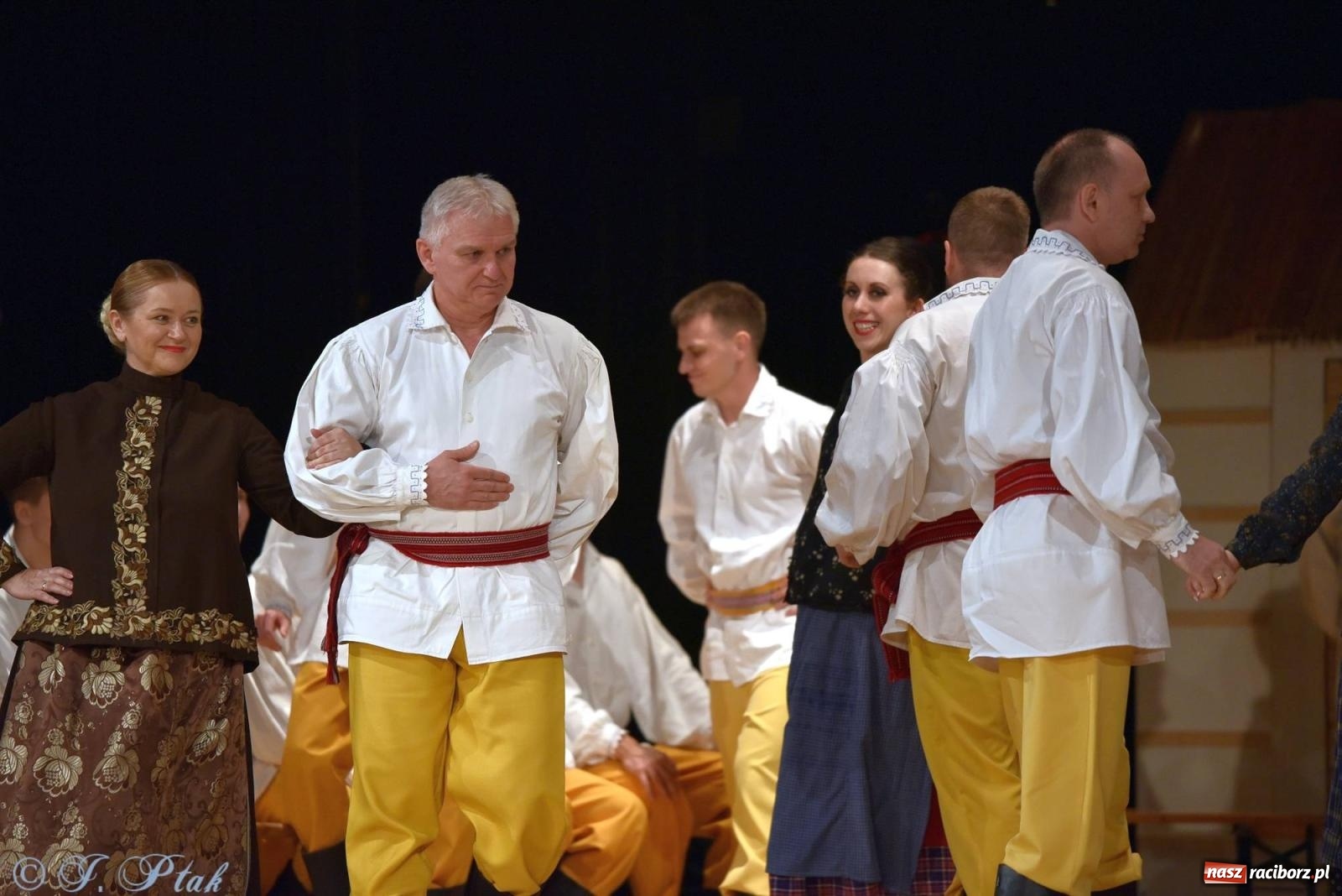 Zdjęcie w galerii na portalu naszraciborz.pl: Źródło wystawiło w RCK Wesele śląskie. Piękne widowisko pełne folkloru [FOTO i WIDEO] wiadomości z regionu