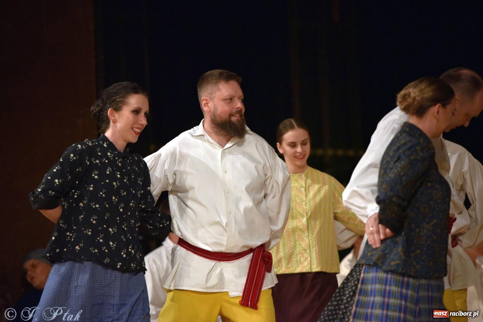 Zdjęcie w galerii na portalu naszraciborz.pl: Źródło wystawiło w RCK Wesele śląskie. Piękne widowisko pełne folkloru [FOTO i WIDEO] wiadomości z regionu