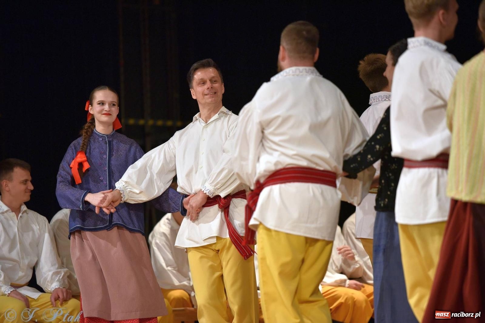 Zdjęcie w galerii na portalu naszraciborz.pl: Źródło wystawiło w RCK Wesele śląskie. Piękne widowisko pełne folkloru [FOTO i WIDEO] wiadomości z regionu