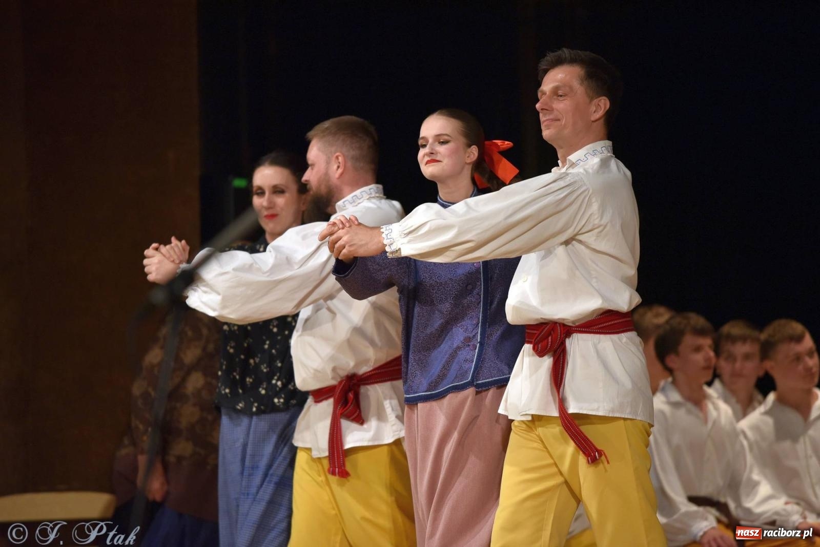 Zdjęcie w galerii na portalu naszraciborz.pl: Źródło wystawiło w RCK Wesele śląskie. Piękne widowisko pełne folkloru [FOTO i WIDEO] wiadomości z regionu