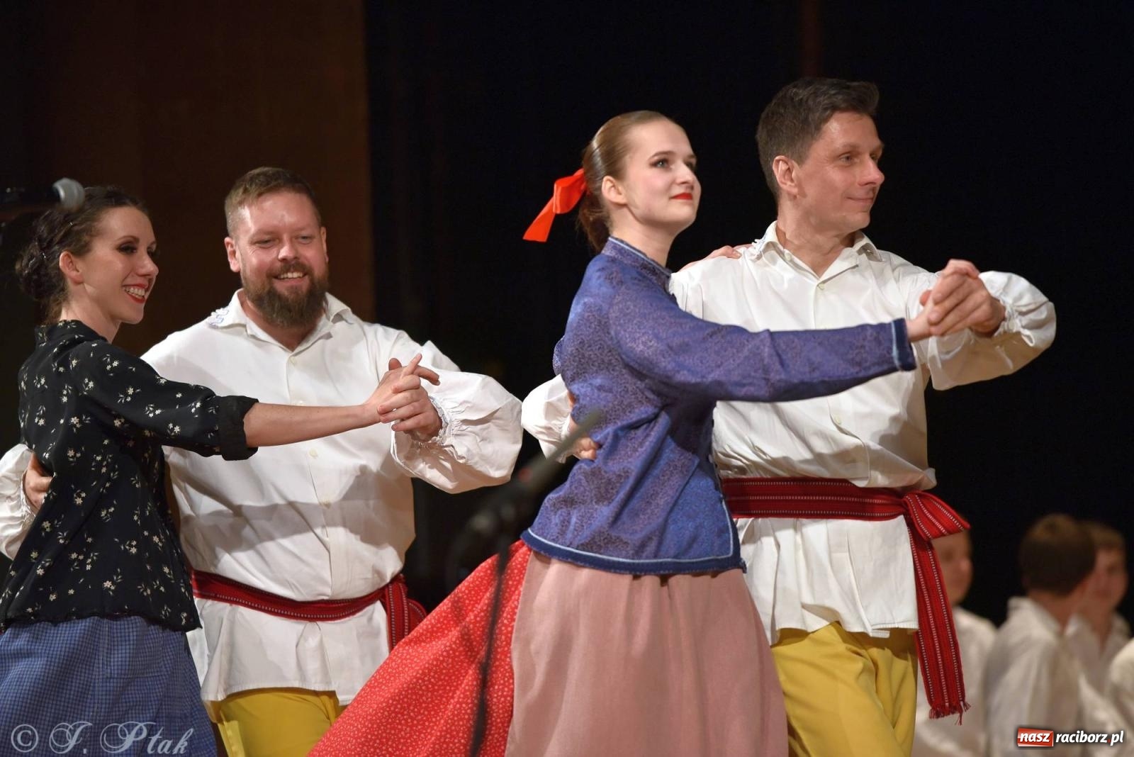 Zdjęcie w galerii na portalu naszraciborz.pl: Źródło wystawiło w RCK Wesele śląskie. Piękne widowisko pełne folkloru [FOTO i WIDEO] wiadomości z regionu