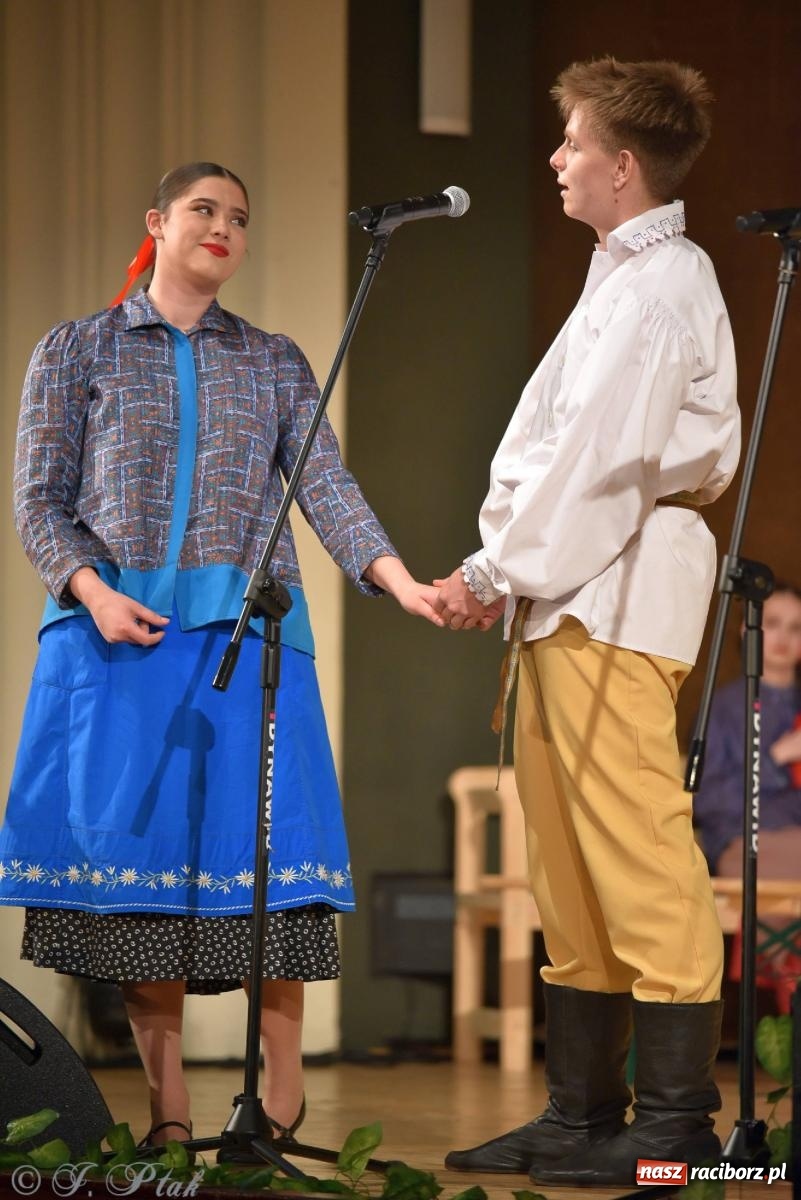 Zdjęcie w galerii na portalu naszraciborz.pl: Źródło wystawiło w RCK Wesele śląskie. Piękne widowisko pełne folkloru [FOTO i WIDEO] wiadomości z regionu