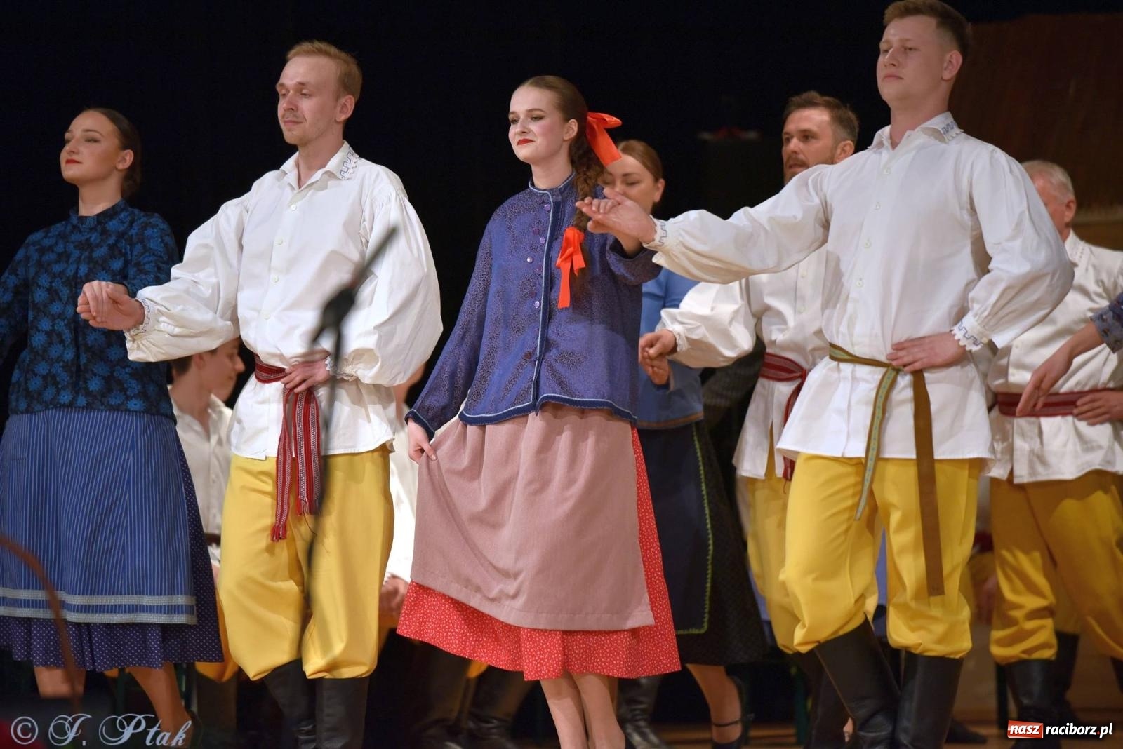 Zdjęcie w galerii na portalu naszraciborz.pl: Źródło wystawiło w RCK Wesele śląskie. Piękne widowisko pełne folkloru [FOTO i WIDEO] wiadomości z regionu