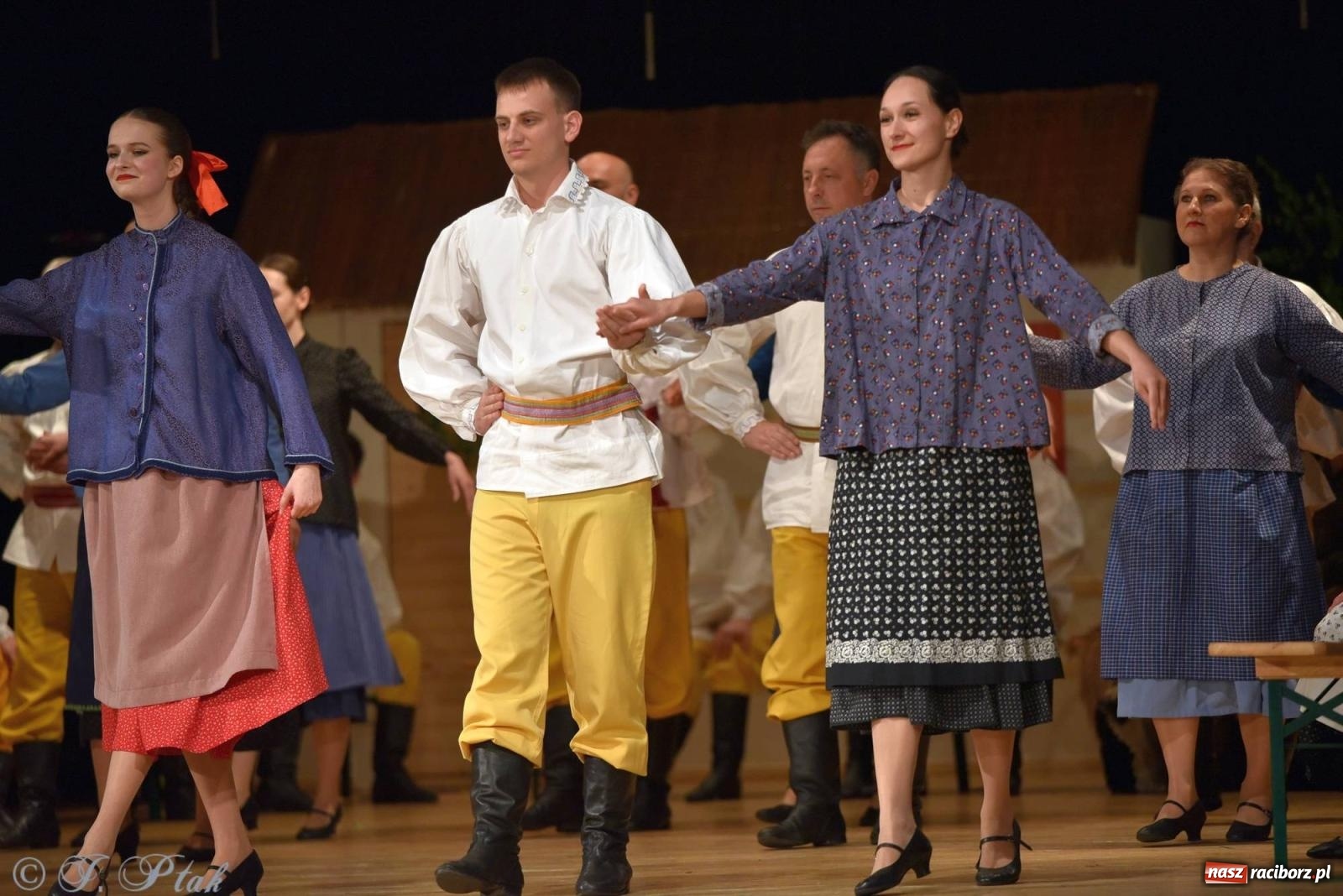 Zdjęcie w galerii na portalu naszraciborz.pl: Źródło wystawiło w RCK Wesele śląskie. Piękne widowisko pełne folkloru [FOTO i WIDEO] wiadomości z regionu