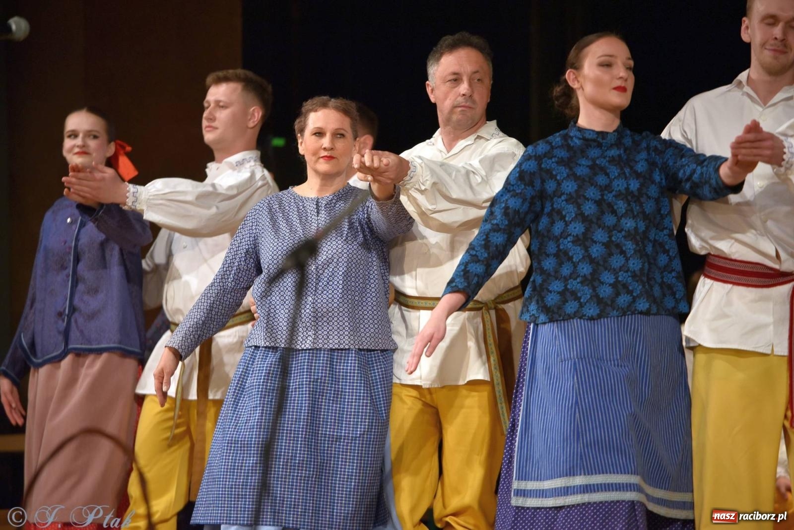 Zdjęcie w galerii na portalu naszraciborz.pl: Źródło wystawiło w RCK Wesele śląskie. Piękne widowisko pełne folkloru [FOTO i WIDEO] wiadomości z regionu