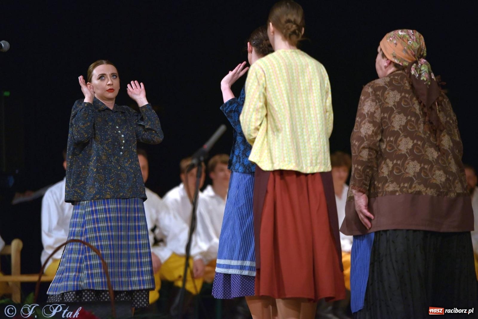 Zdjęcie w galerii na portalu naszraciborz.pl: Źródło wystawiło w RCK Wesele śląskie. Piękne widowisko pełne folkloru [FOTO i WIDEO] wiadomości z regionu