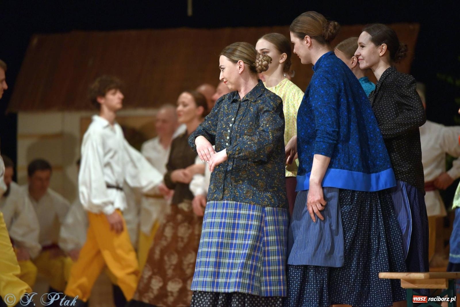 Zdjęcie w galerii na portalu naszraciborz.pl: Źródło wystawiło w RCK Wesele śląskie. Piękne widowisko pełne folkloru [FOTO i WIDEO] wiadomości z regionu