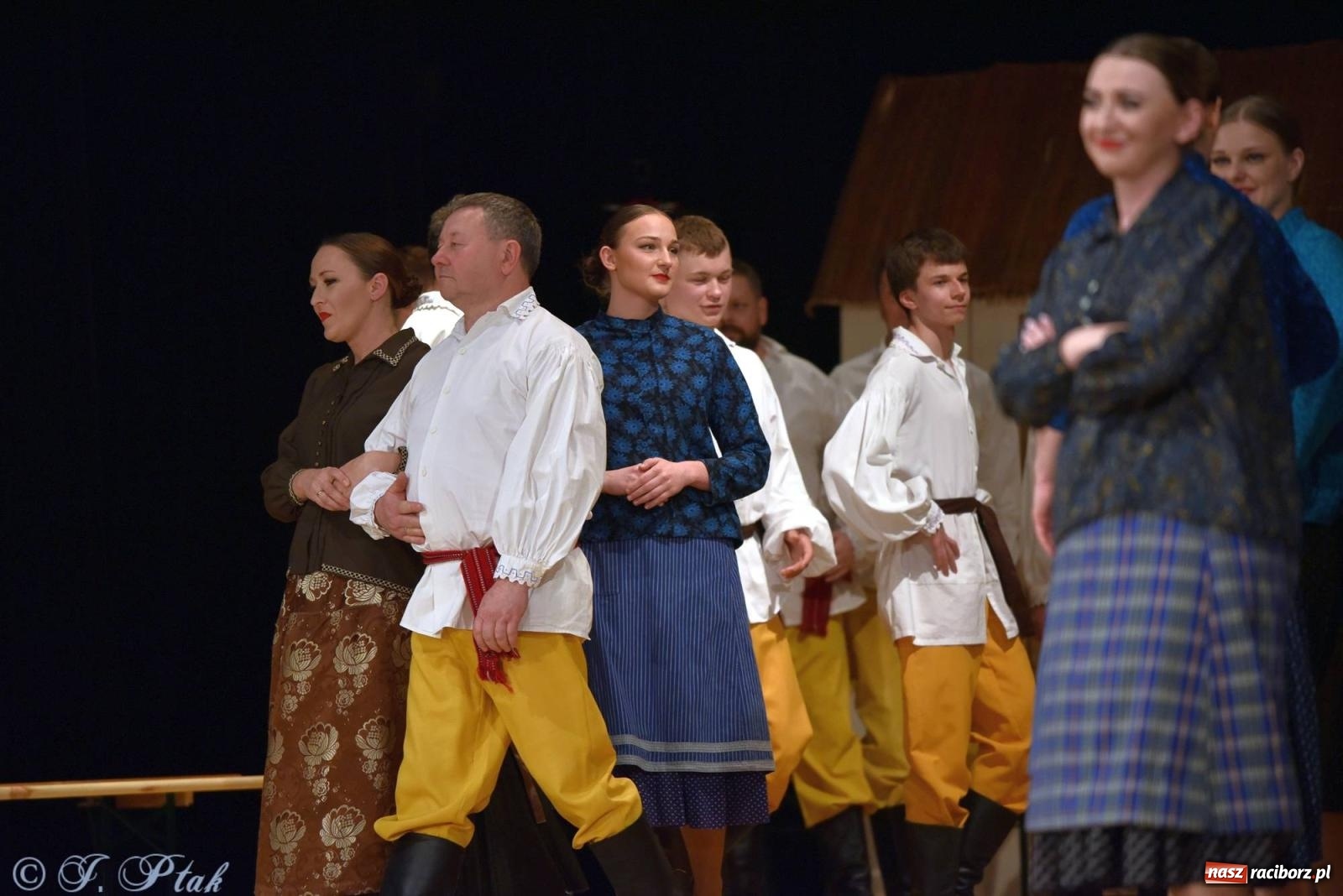 Zdjęcie w galerii na portalu naszraciborz.pl: Źródło wystawiło w RCK Wesele śląskie. Piękne widowisko pełne folkloru [FOTO i WIDEO] wiadomości z regionu