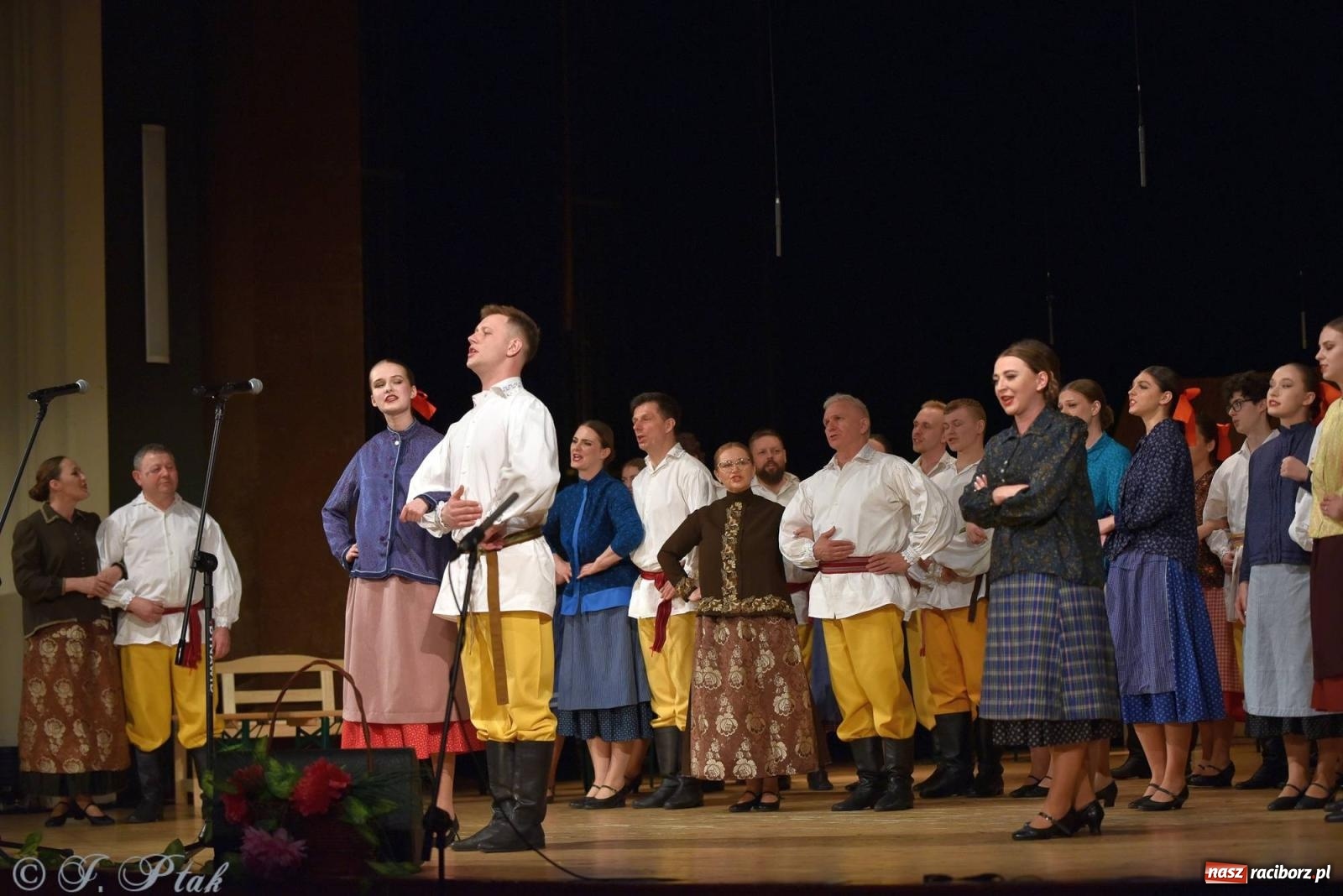 Zdjęcie w galerii na portalu naszraciborz.pl: Źródło wystawiło w RCK Wesele śląskie. Piękne widowisko pełne folkloru [FOTO i WIDEO] wiadomości z regionu