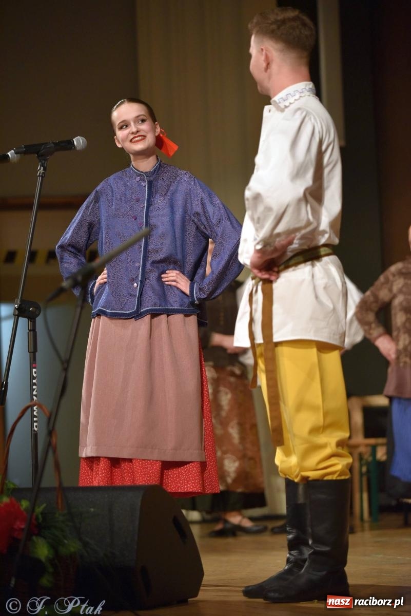 Zdjęcie w galerii na portalu naszraciborz.pl: Źródło wystawiło w RCK Wesele śląskie. Piękne widowisko pełne folkloru [FOTO i WIDEO] wiadomości z regionu
