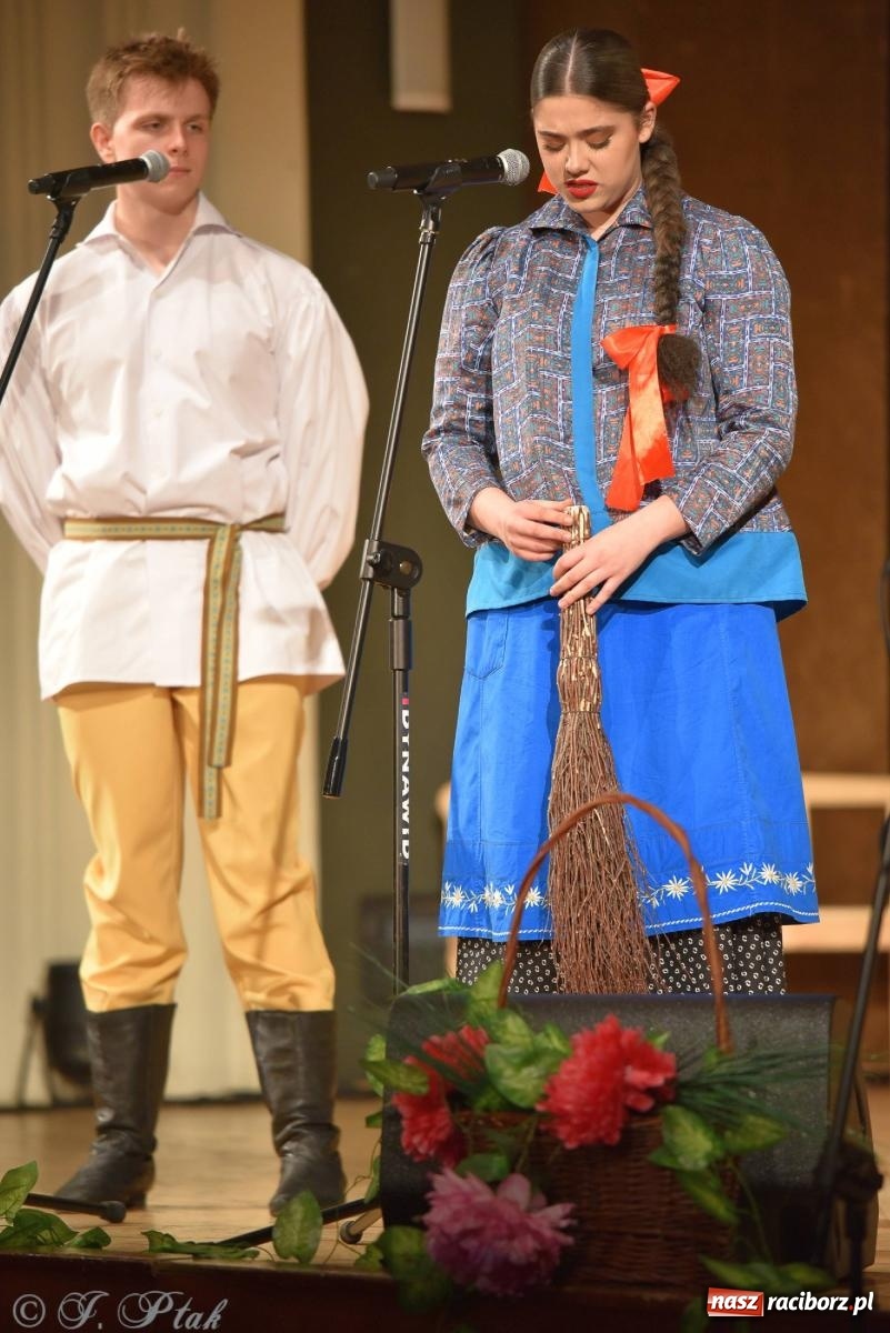 Zdjęcie w galerii na portalu naszraciborz.pl: Źródło wystawiło w RCK Wesele śląskie. Piękne widowisko pełne folkloru [FOTO i WIDEO] wiadomości z regionu
