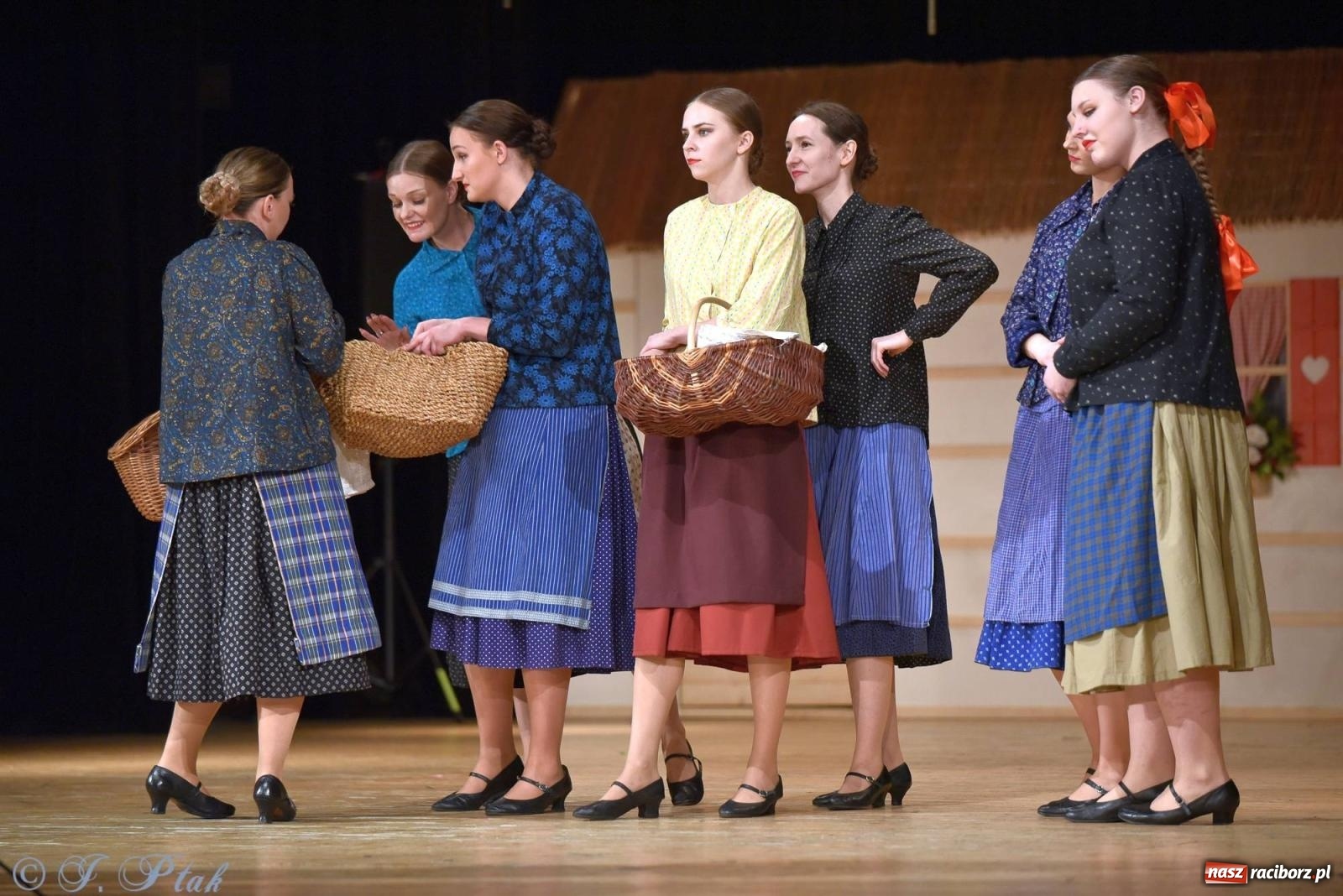 Zdjęcie w galerii na portalu naszraciborz.pl: Źródło wystawiło w RCK Wesele śląskie. Piękne widowisko pełne folkloru [FOTO i WIDEO] wiadomości z regionu