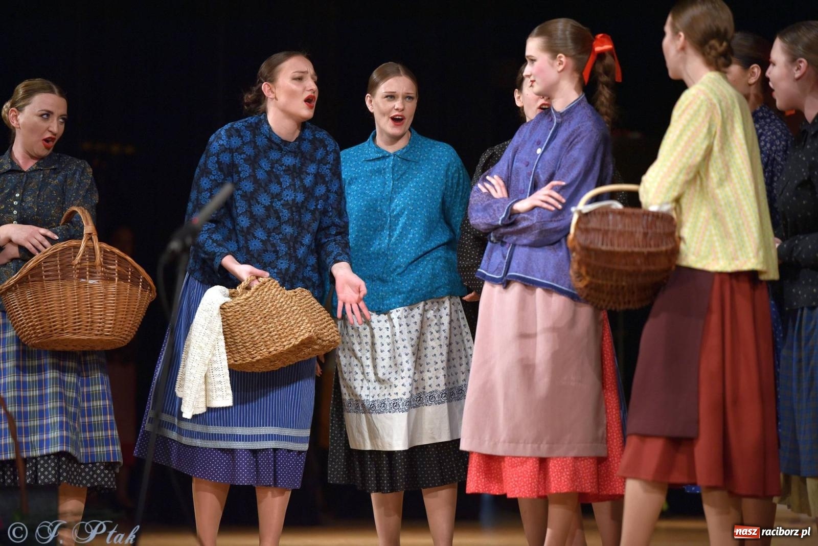 Zdjęcie w galerii na portalu naszraciborz.pl: Źródło wystawiło w RCK Wesele śląskie. Piękne widowisko pełne folkloru [FOTO i WIDEO] wiadomości z regionu