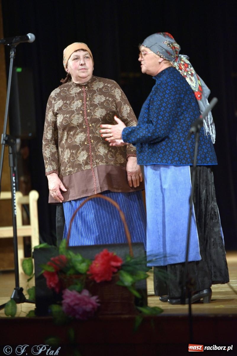 Zdjęcie w galerii na portalu naszraciborz.pl: Źródło wystawiło w RCK Wesele śląskie. Piękne widowisko pełne folkloru [FOTO i WIDEO] wiadomości z regionu