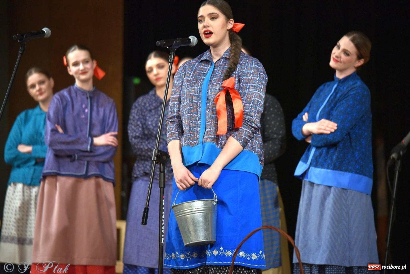 Zdjęcie w galerii na portalu naszraciborz.pl: Źródło wystawiło w RCK Wesele śląskie. Piękne widowisko pełne folkloru [FOTO i WIDEO] wiadomości z regionu