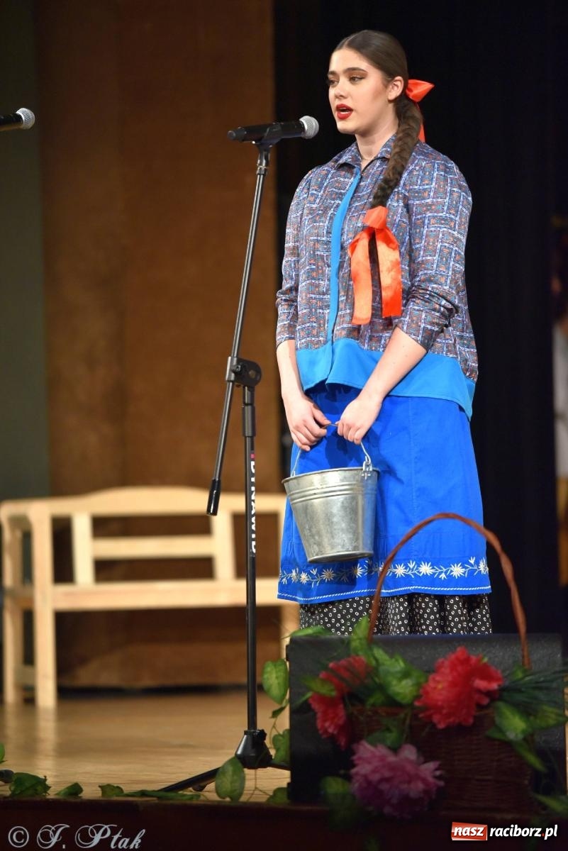 Zdjęcie w galerii na portalu naszraciborz.pl: Źródło wystawiło w RCK Wesele śląskie. Piękne widowisko pełne folkloru [FOTO i WIDEO] wiadomości z regionu