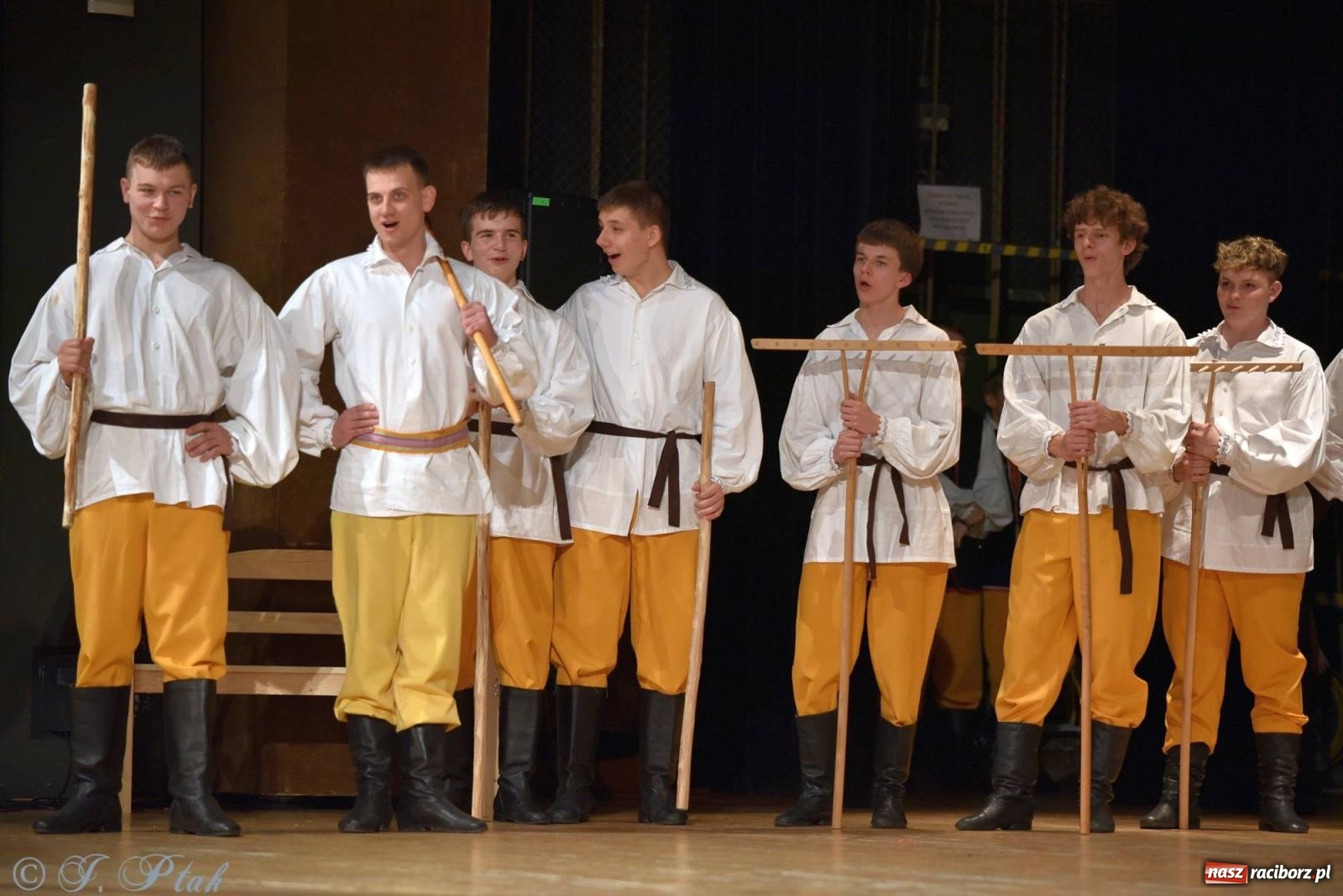 Zdjęcie w galerii na portalu naszraciborz.pl: Źródło wystawiło w RCK Wesele śląskie. Piękne widowisko pełne folkloru [FOTO i WIDEO] wiadomości z regionu