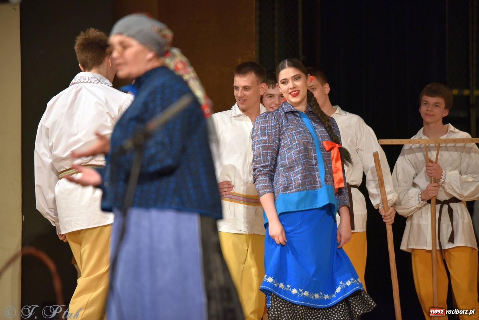 Zdjęcie w galerii na portalu naszraciborz.pl: Źródło wystawiło w RCK Wesele śląskie. Piękne widowisko pełne folkloru [FOTO i WIDEO] wiadomości z regionu
