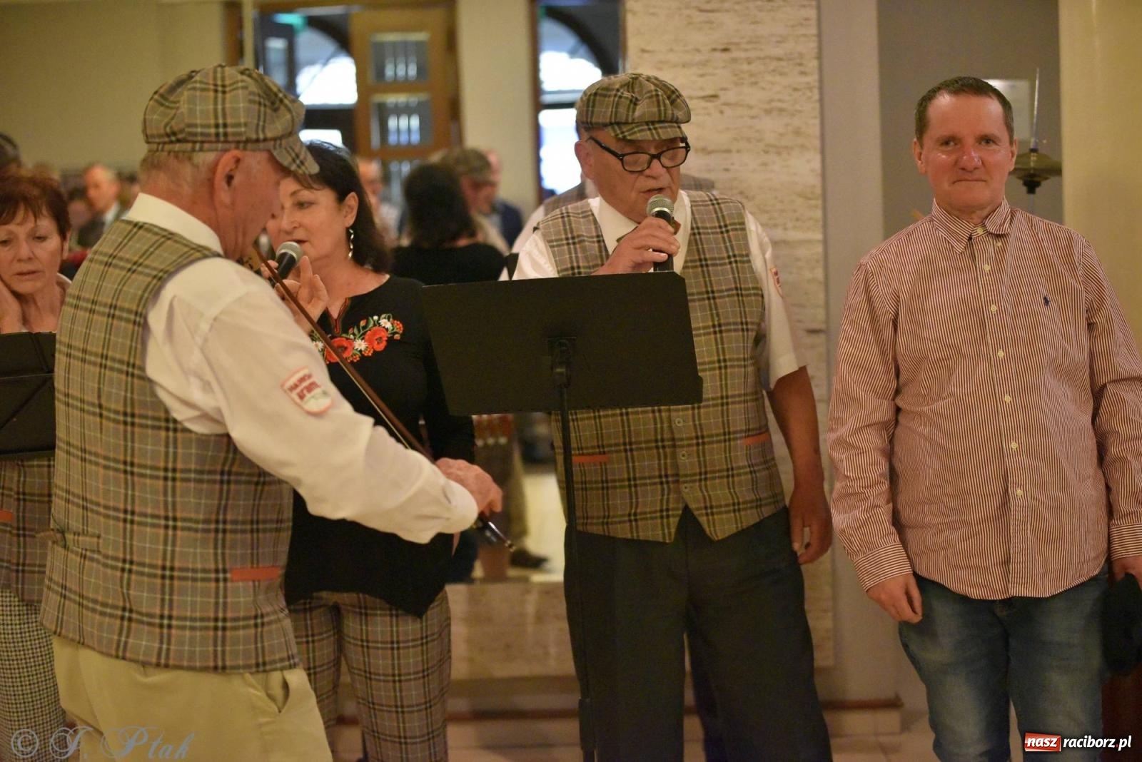 Zdjęcie w galerii na portalu naszraciborz.pl: Źródło wystawiło w RCK Wesele śląskie. Piękne widowisko pełne folkloru [FOTO i WIDEO] wiadomości z regionu