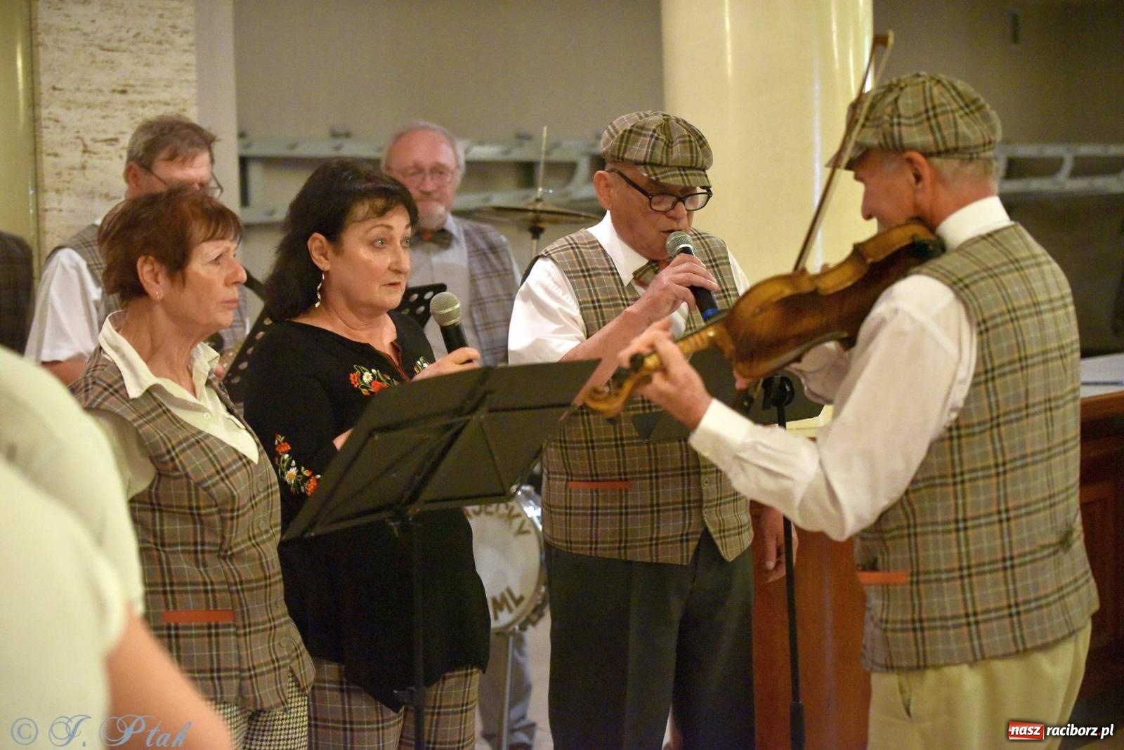 Zdjęcie w galerii na portalu naszraciborz.pl: Źródło wystawiło w RCK Wesele śląskie. Piękne widowisko pełne folkloru [FOTO i WIDEO] wiadomości z regionu