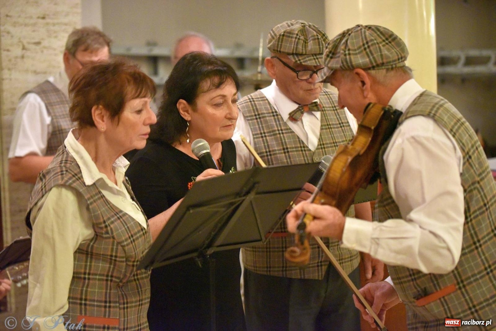 Zdjęcie w galerii na portalu naszraciborz.pl: Źródło wystawiło w RCK Wesele śląskie. Piękne widowisko pełne folkloru [FOTO i WIDEO] wiadomości z regionu