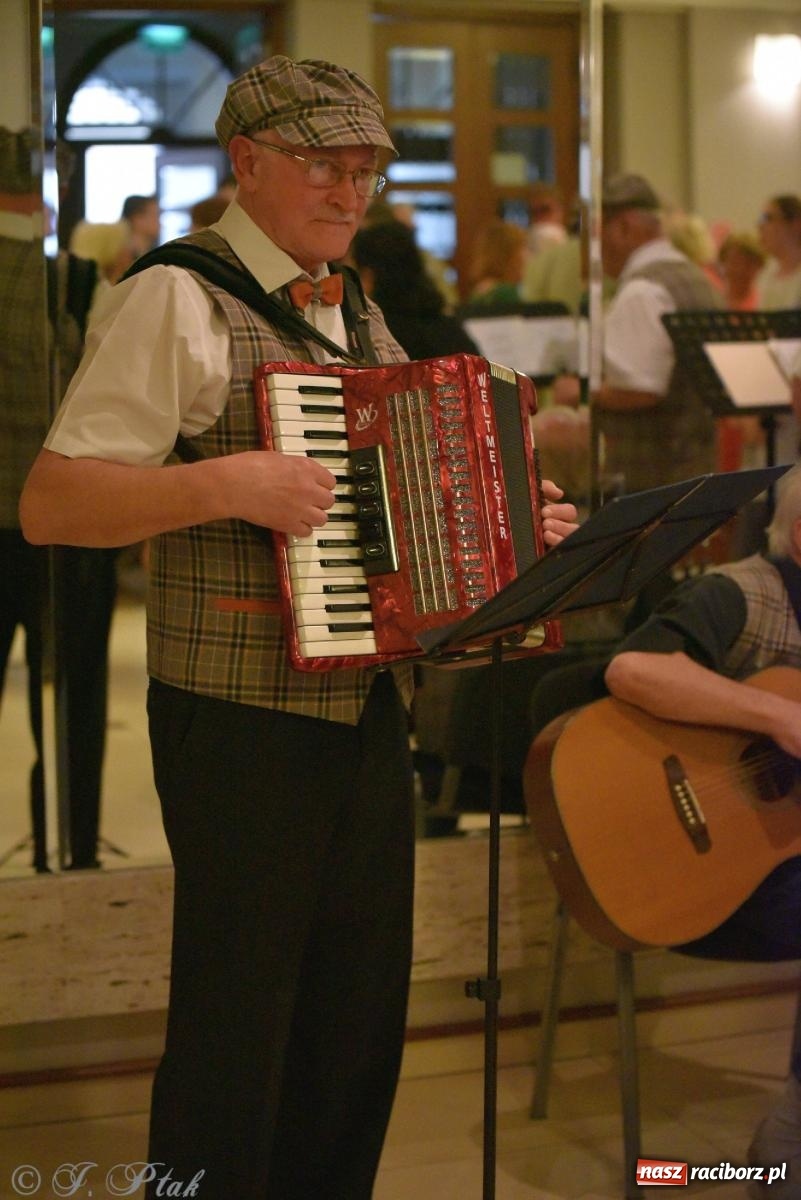 Zdjęcie w galerii na portalu naszraciborz.pl: Źródło wystawiło w RCK Wesele śląskie. Piękne widowisko pełne folkloru [FOTO i WIDEO] wiadomości z regionu