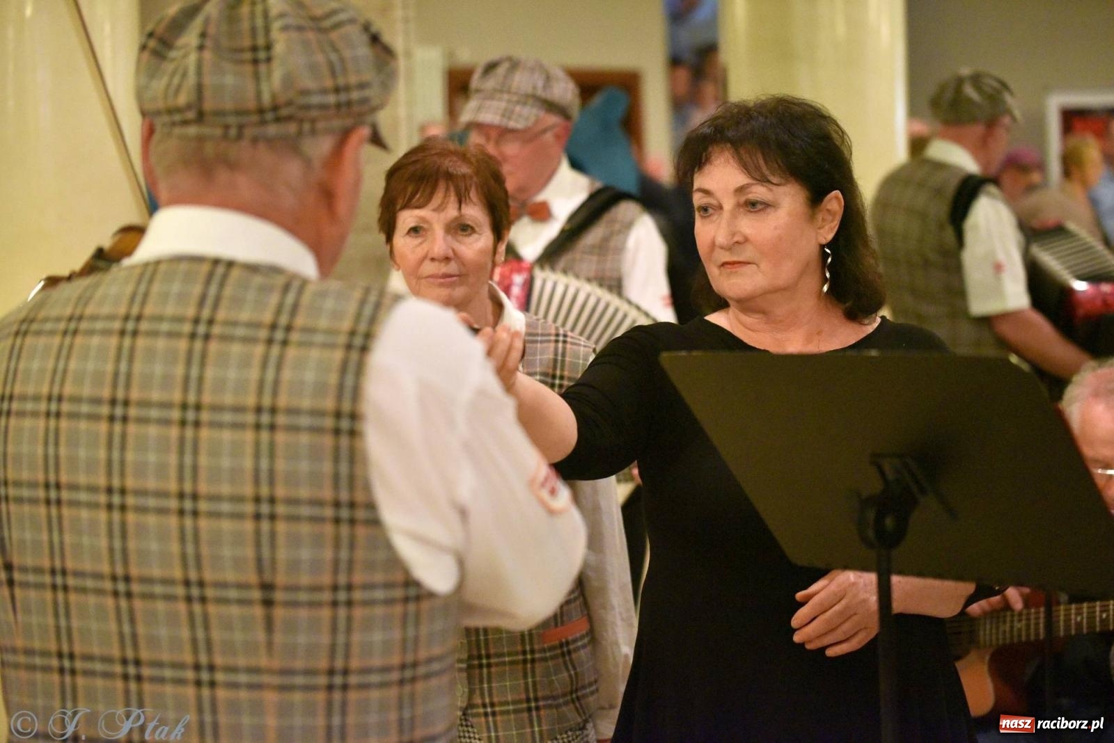 Zdjęcie w galerii na portalu naszraciborz.pl: Źródło wystawiło w RCK Wesele śląskie. Piękne widowisko pełne folkloru [FOTO i WIDEO] wiadomości z regionu