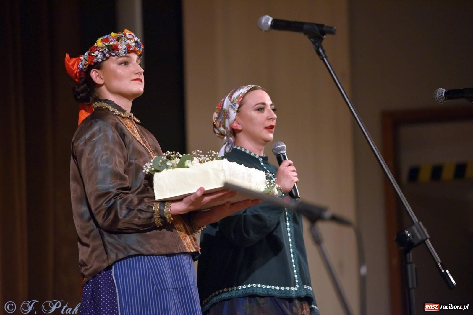 Zdjęcie w galerii na portalu naszraciborz.pl: Źródło wystawiło w RCK Wesele śląskie. Piękne widowisko pełne folkloru [FOTO i WIDEO] wiadomości z regionu