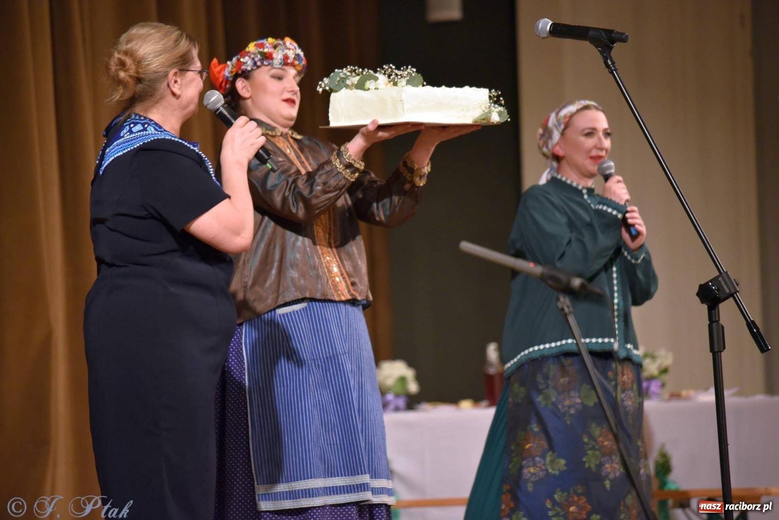 Zdjęcie w galerii na portalu naszraciborz.pl: Źródło wystawiło w RCK Wesele śląskie. Piękne widowisko pełne folkloru [FOTO i WIDEO] wiadomości z regionu
