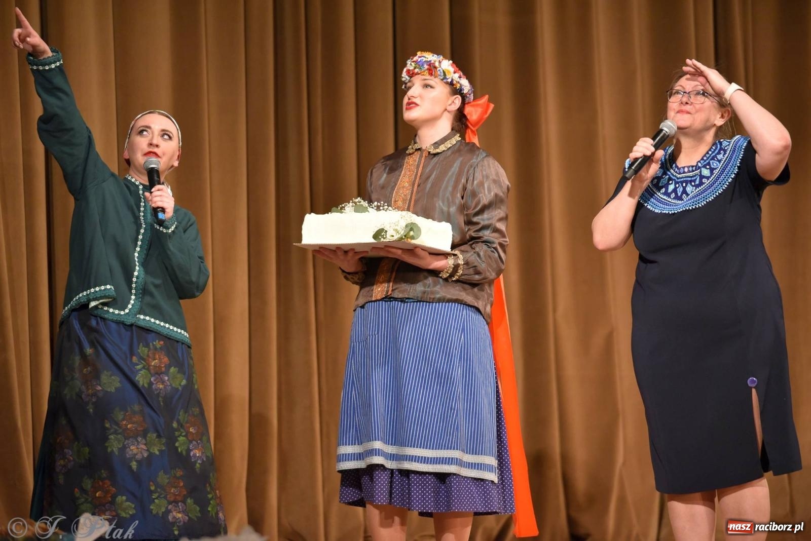 Zdjęcie w galerii na portalu naszraciborz.pl: Źródło wystawiło w RCK Wesele śląskie. Piękne widowisko pełne folkloru [FOTO i WIDEO] wiadomości z regionu